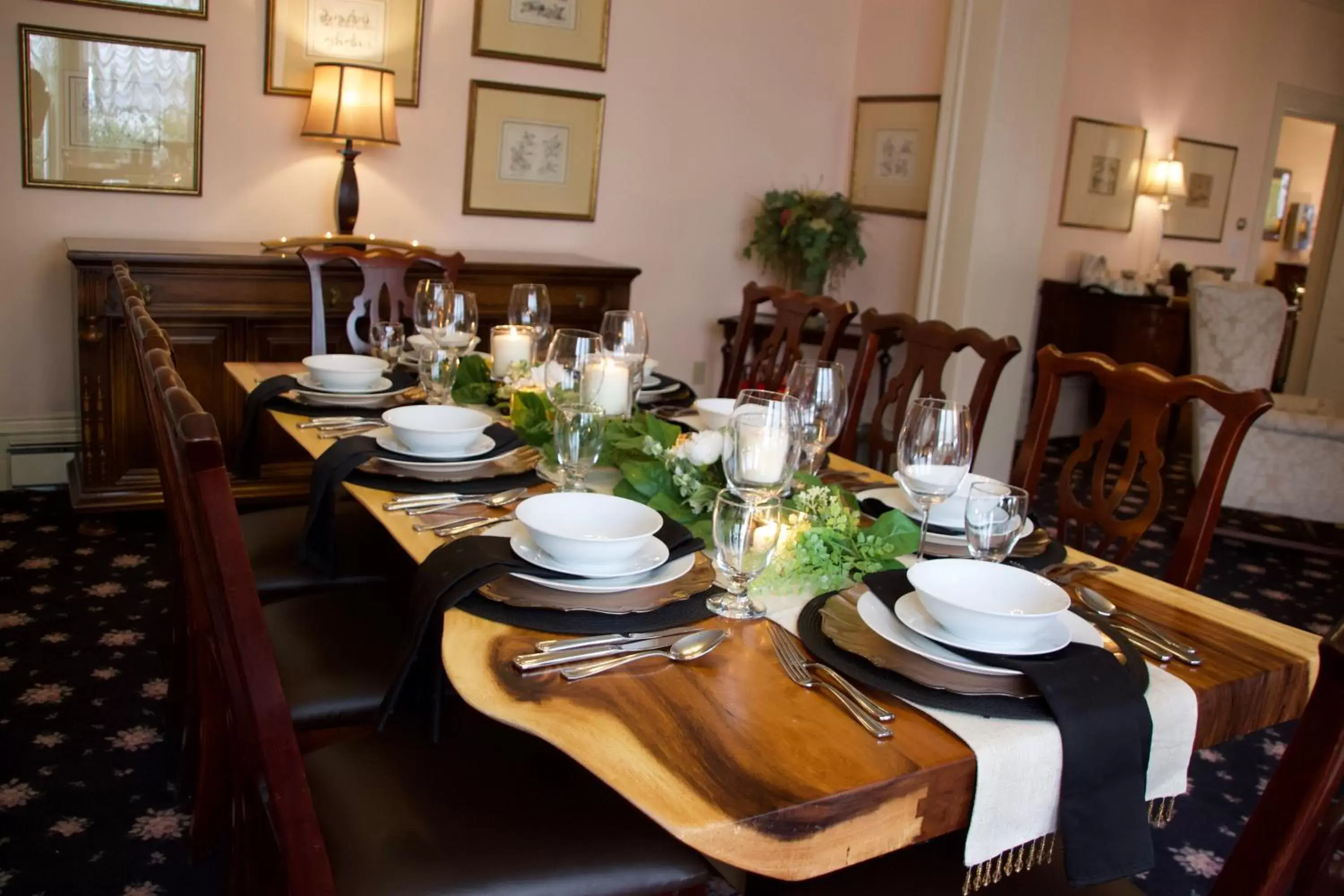 Banquet/Function facilities, Restaurant/Places to Eat in Tattingstone Inn