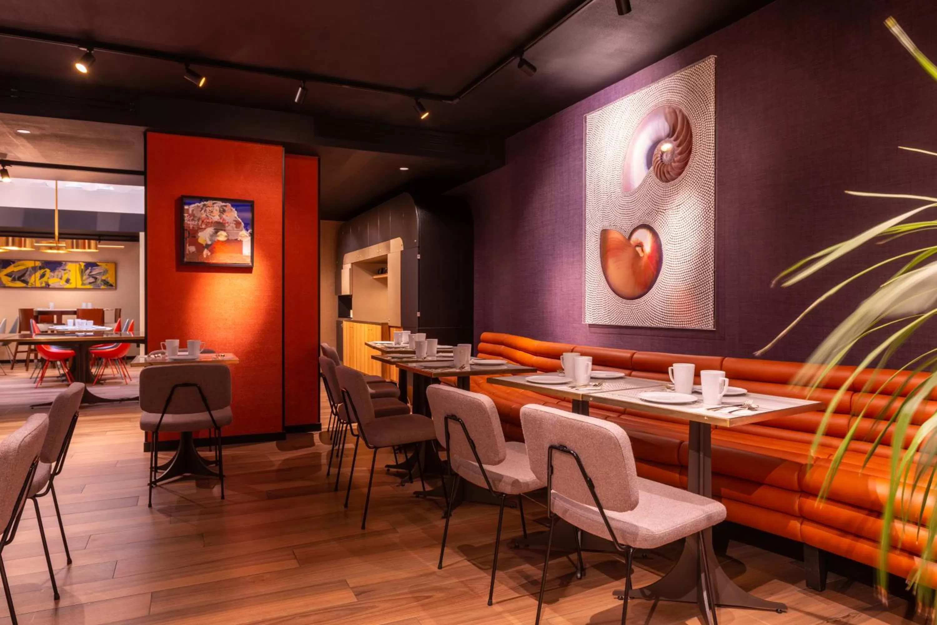 Restaurant/places to eat in Golden Tulip Opera de Noailles