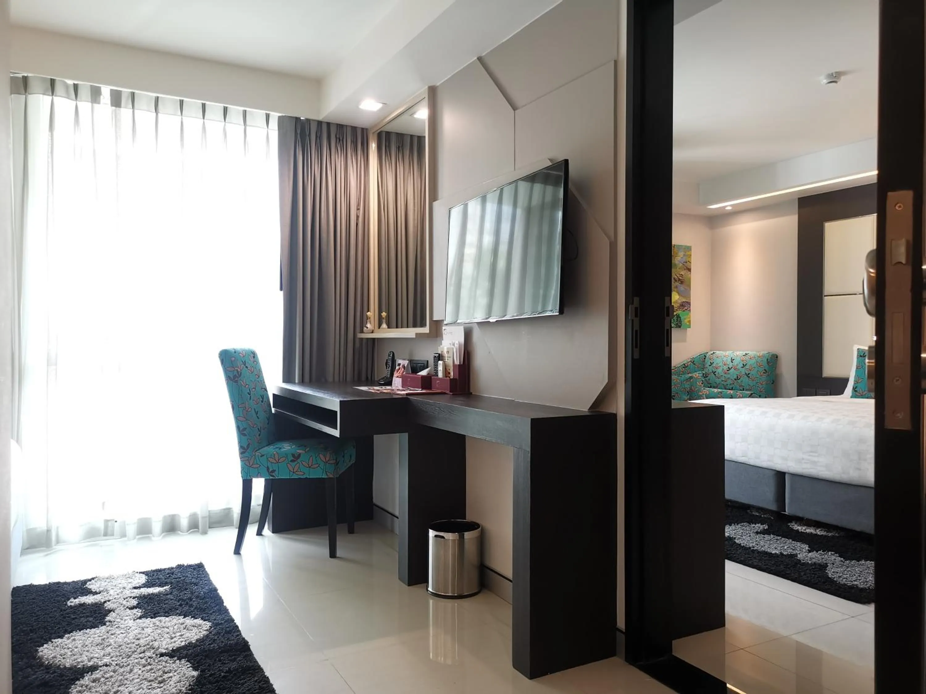 Seating area, Bed in Hotel Clover Asoke - SHA Extra Plus