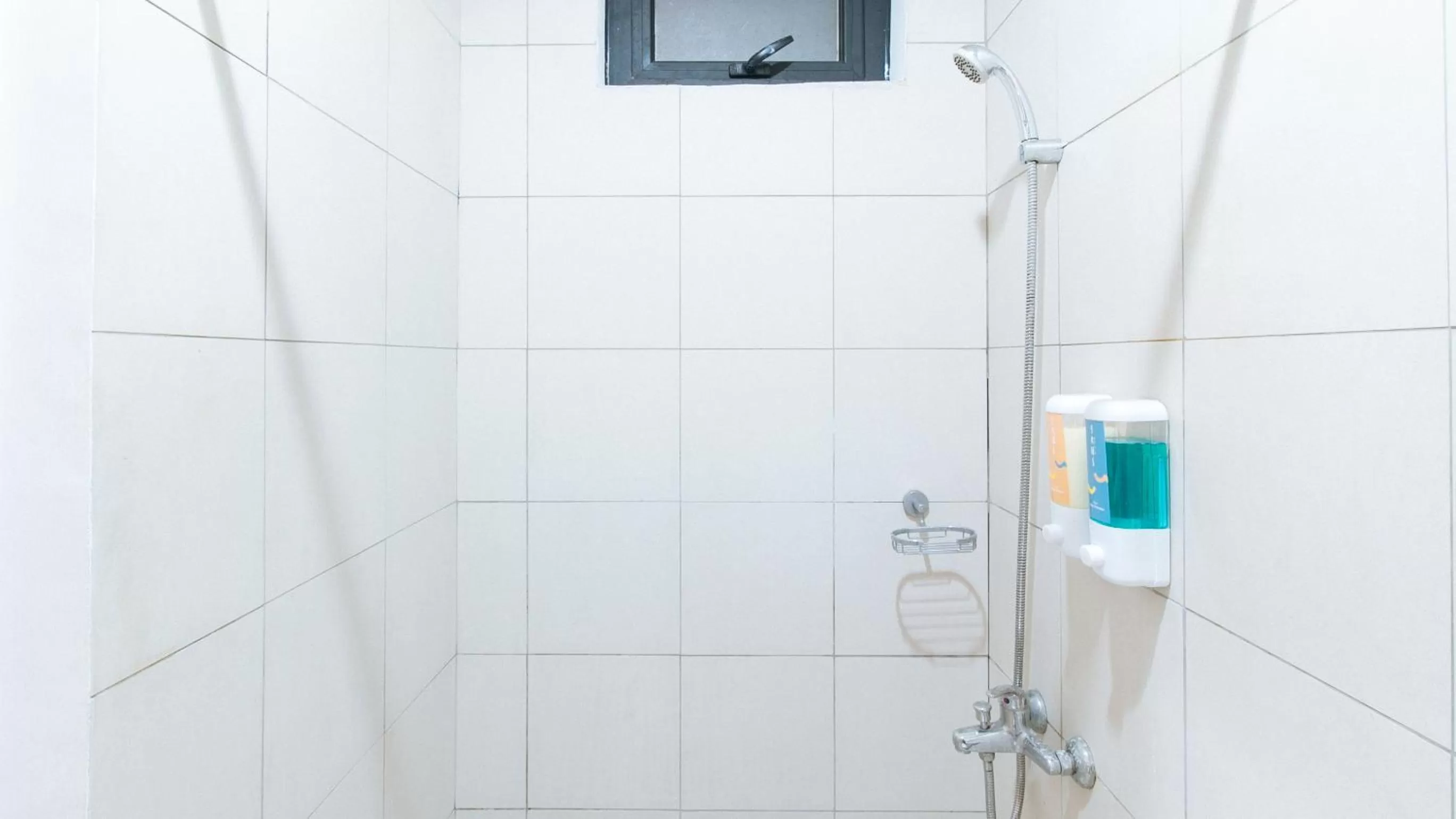 Shower in Sans Hotel Laperal Manila