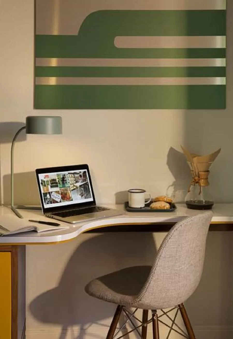 hair dresser in Calistoga Motor Lodge and Spa