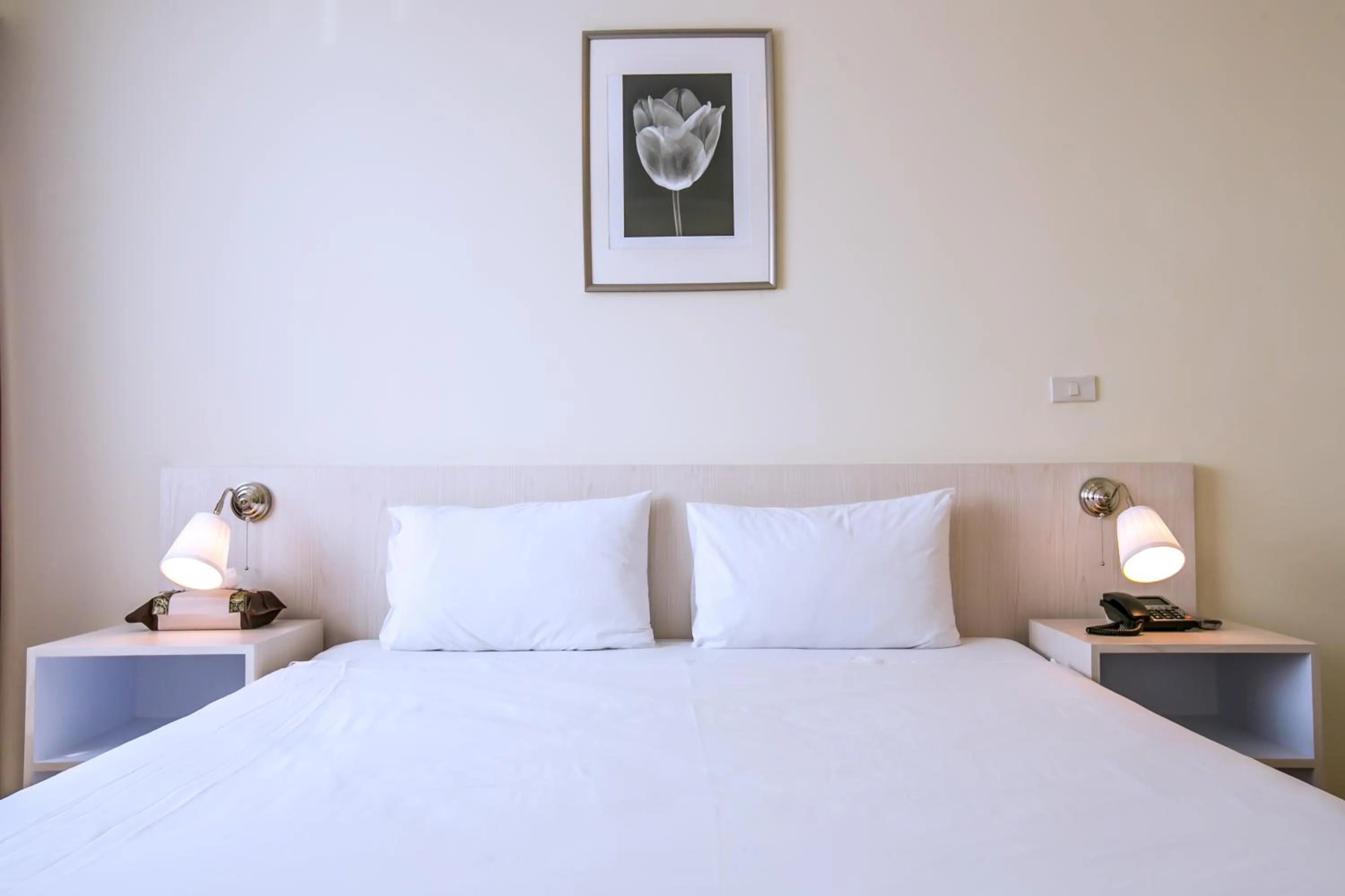 Bed in Elizabeth Hotel