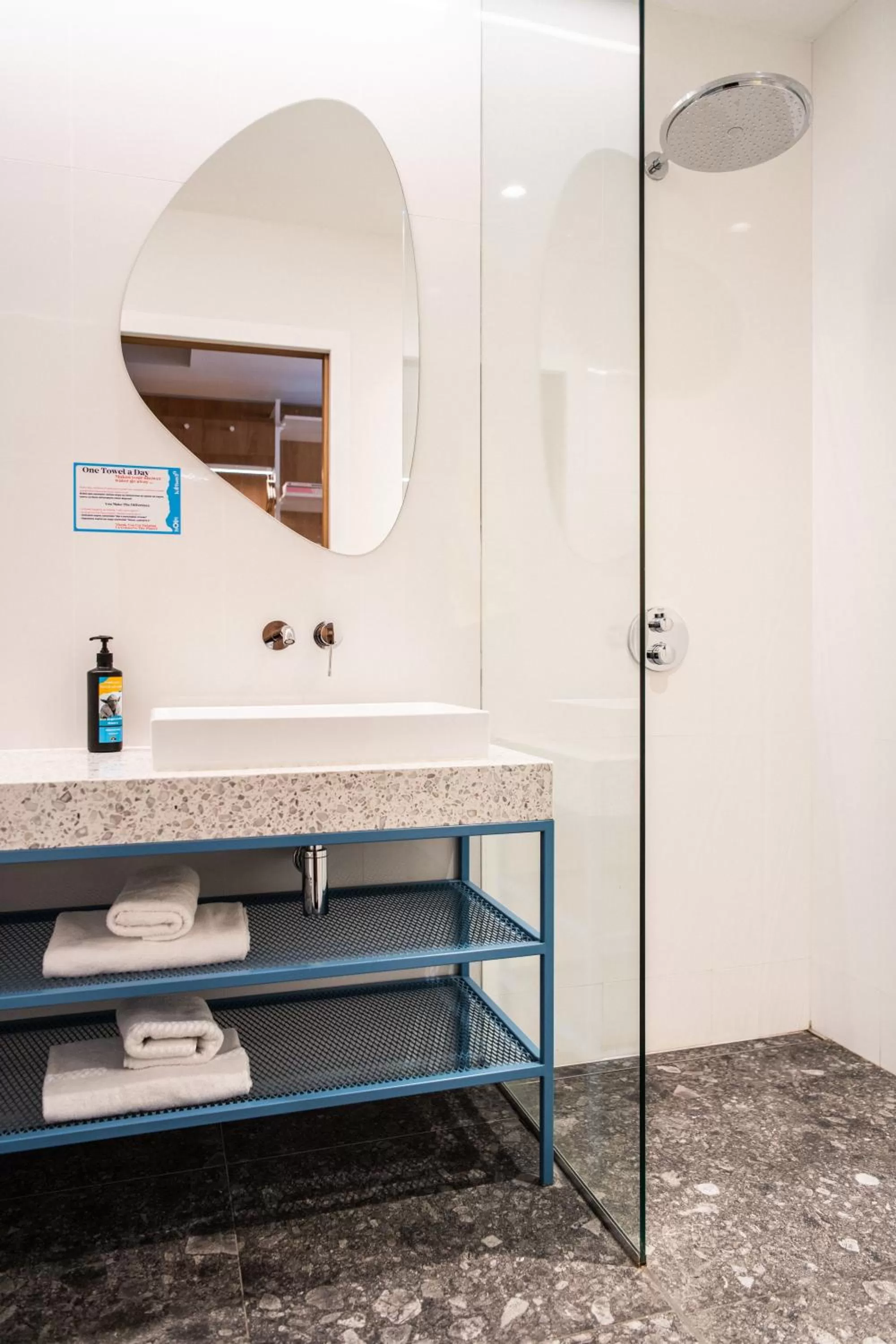 Bathroom in Hotel Kitchen59