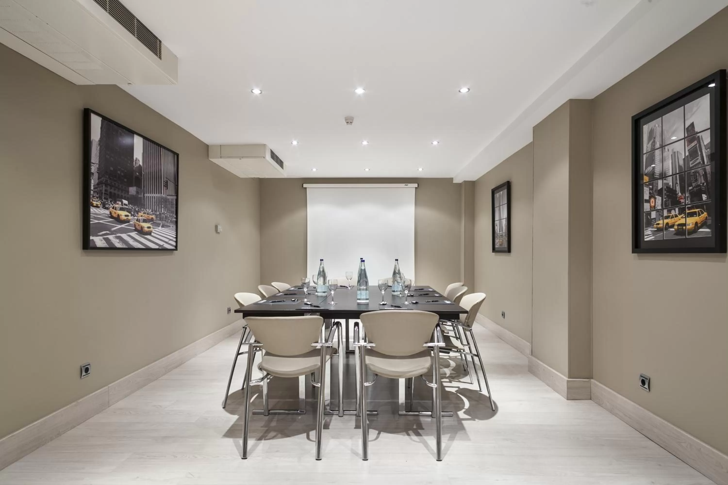 Business facilities in Acta CITY47