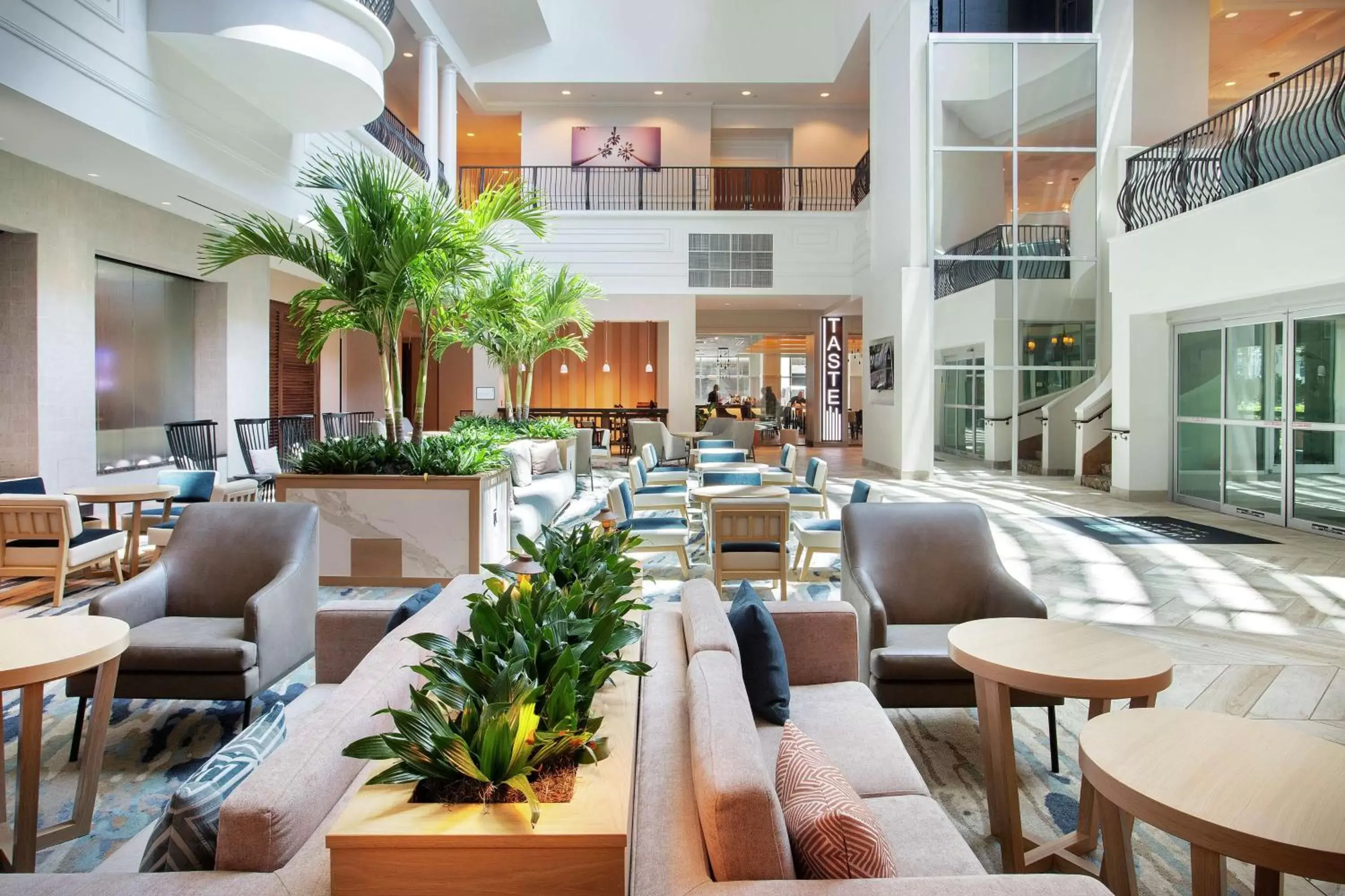 Lobby or reception, Restaurant/Places to Eat in Embassy Suites by Hilton Tampa Downtown Convention Center