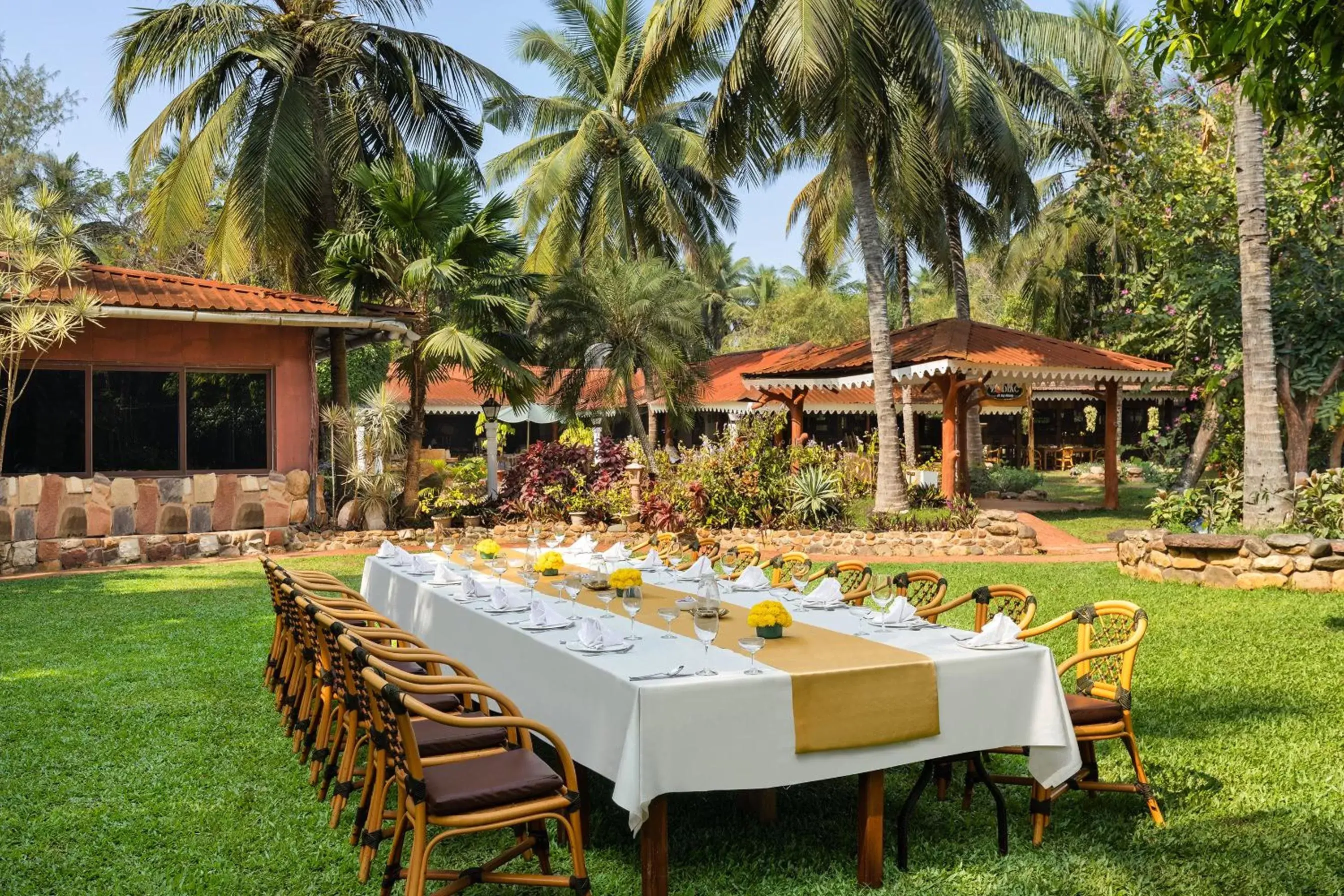 Garden, Restaurant/Places to Eat in Fortune Resort Benaulim, Goa - Member ITC's Hotel Group