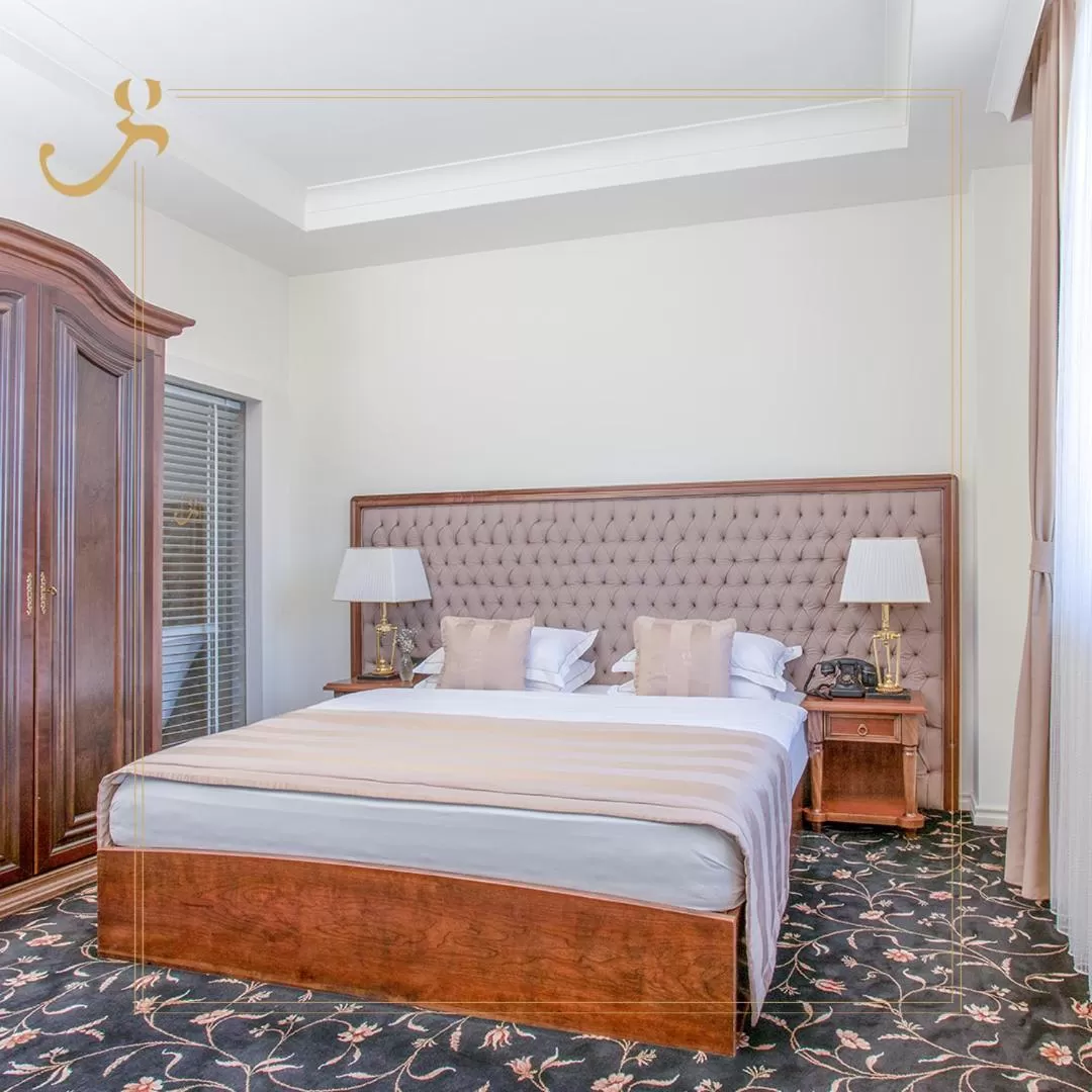 Bedroom, Bed in Hotel Garden