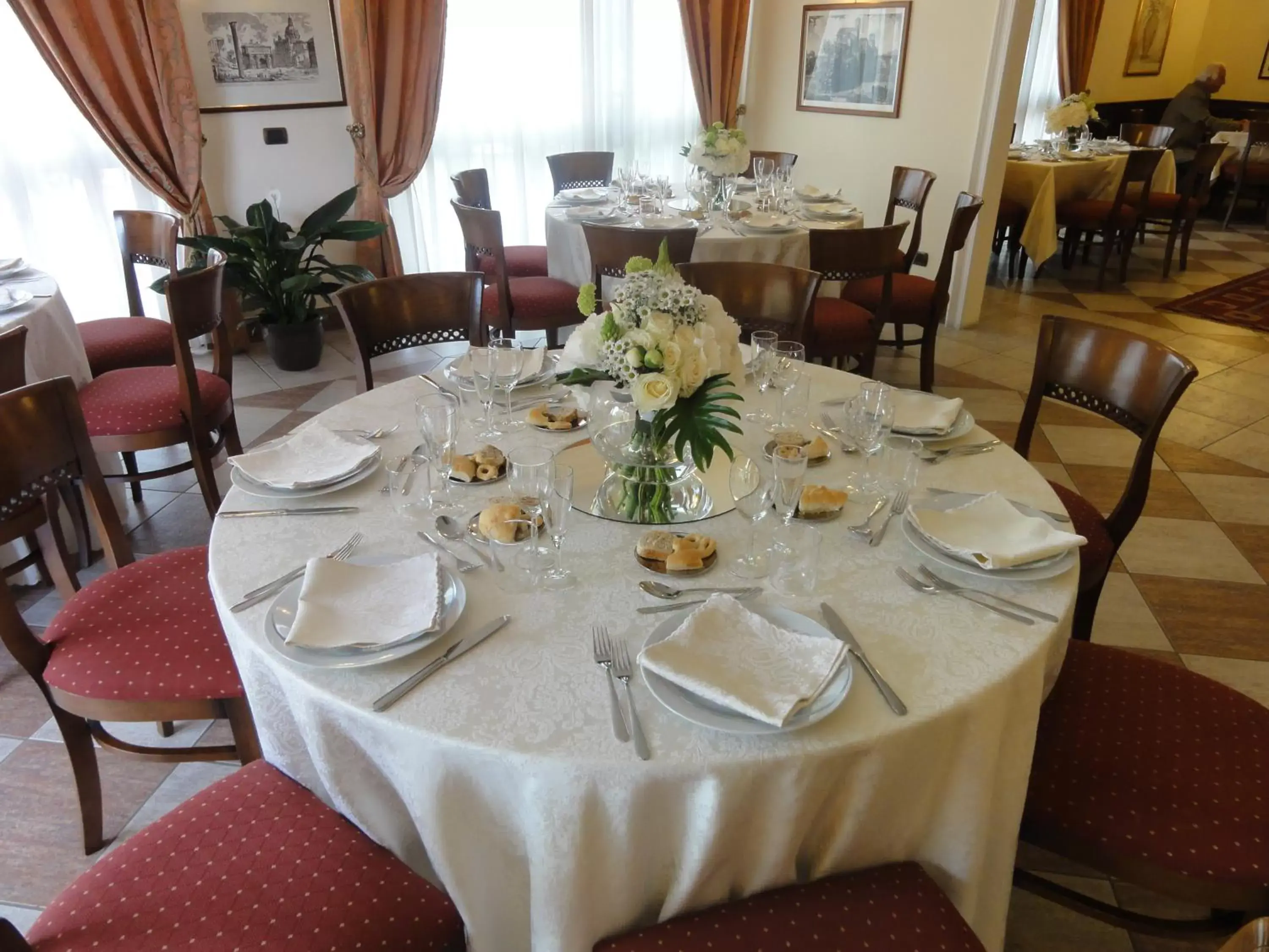 Restaurant/places to eat in Marini Park Hotel Restaurant/places to eat in Marini Park Hotel