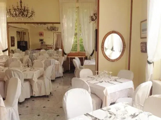 Restaurant/places to eat, Banquet Facilities in Hotel Petit Royal