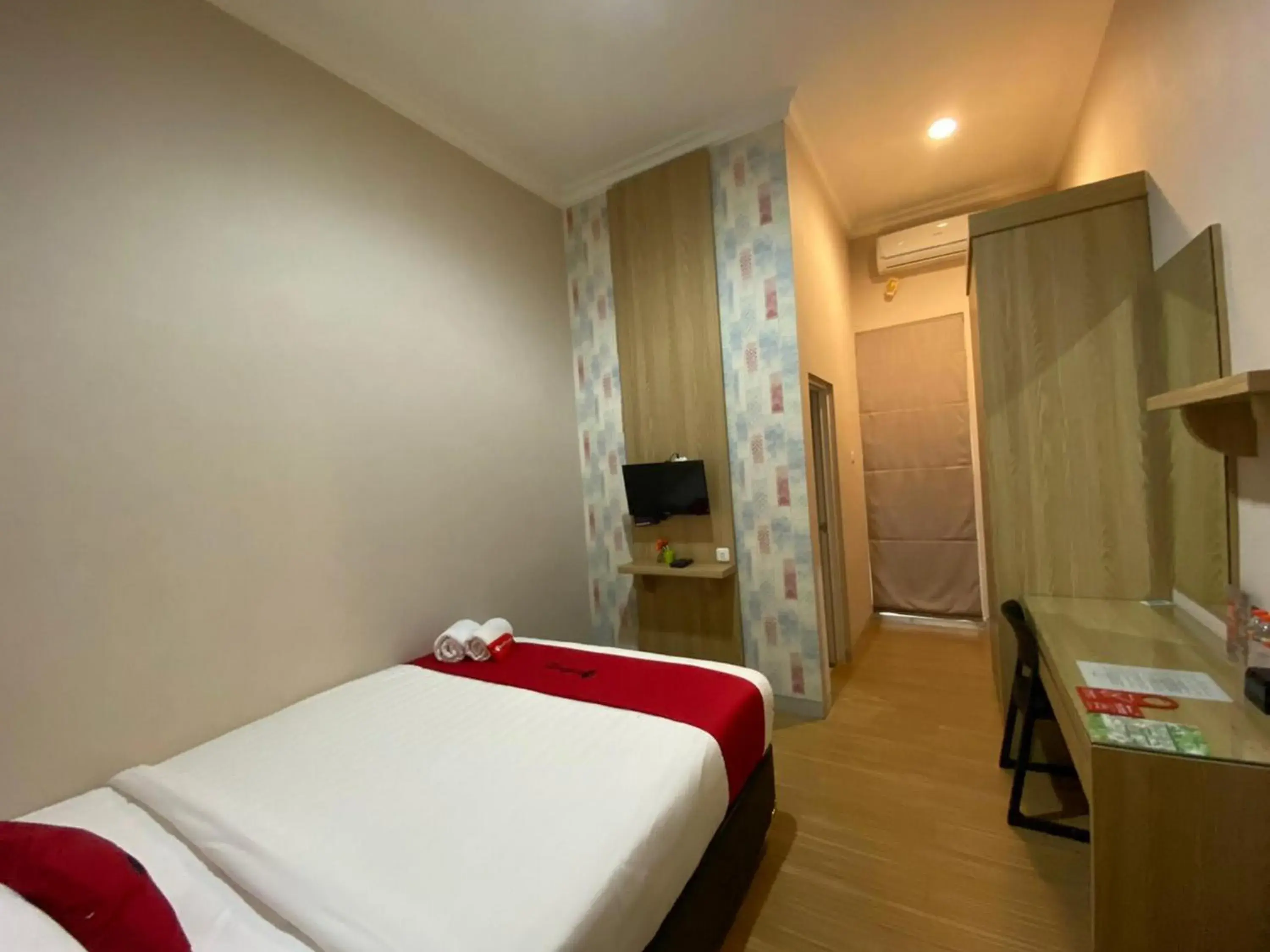 Bed in RedDoorz Syariah near Universitas Negeri Malang Bed in RedDoorz Syariah near Universitas Negeri Malang