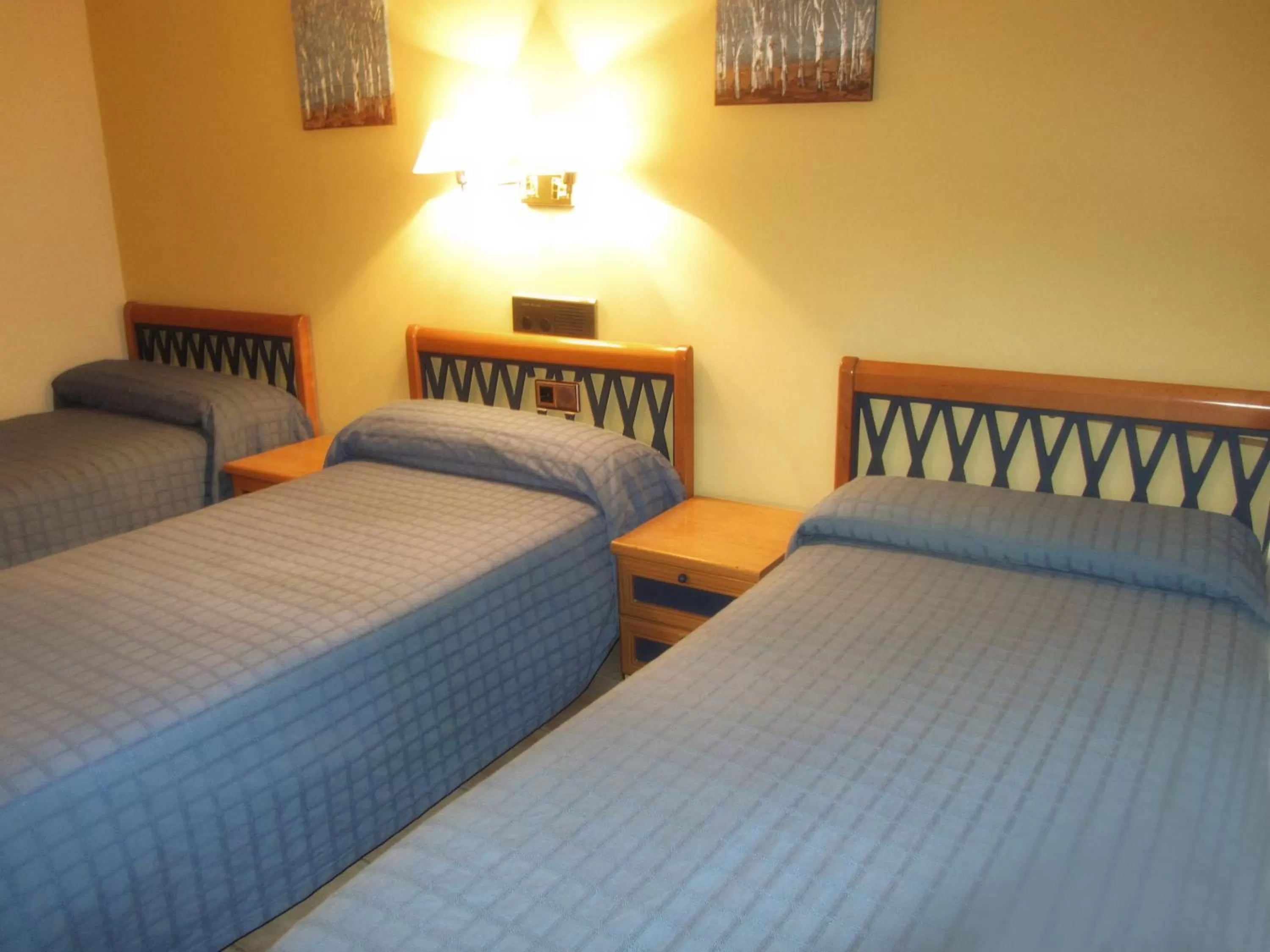 Photo of the whole room, Bed in Hotel Villa de Utrillas