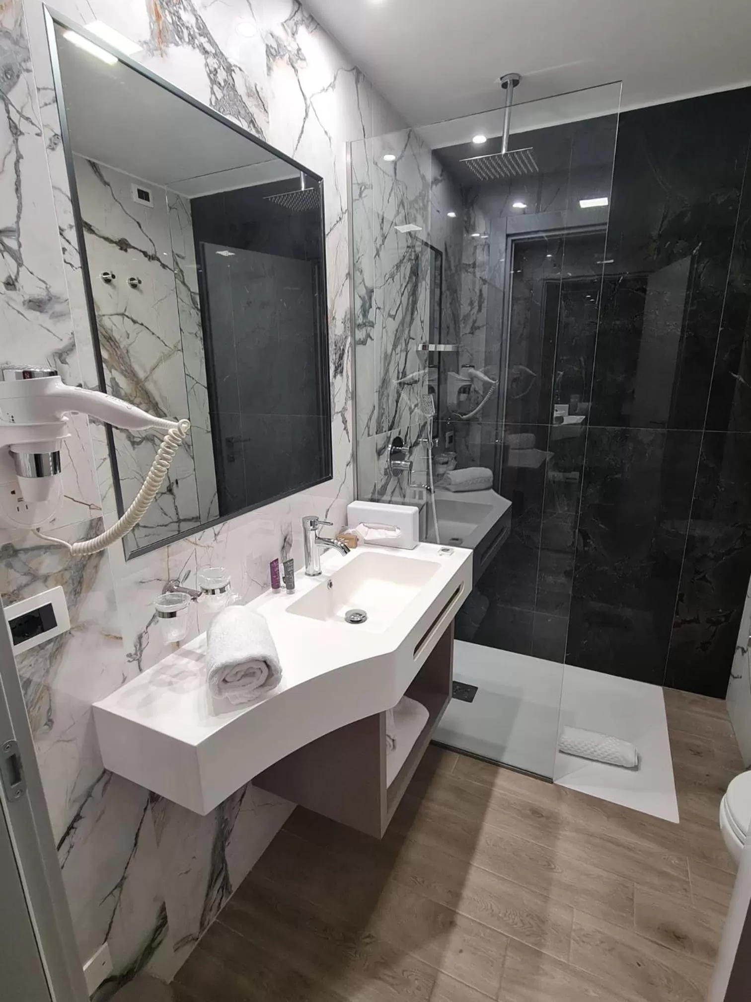 Bathroom in JR Hotels Gate 7 Bologna