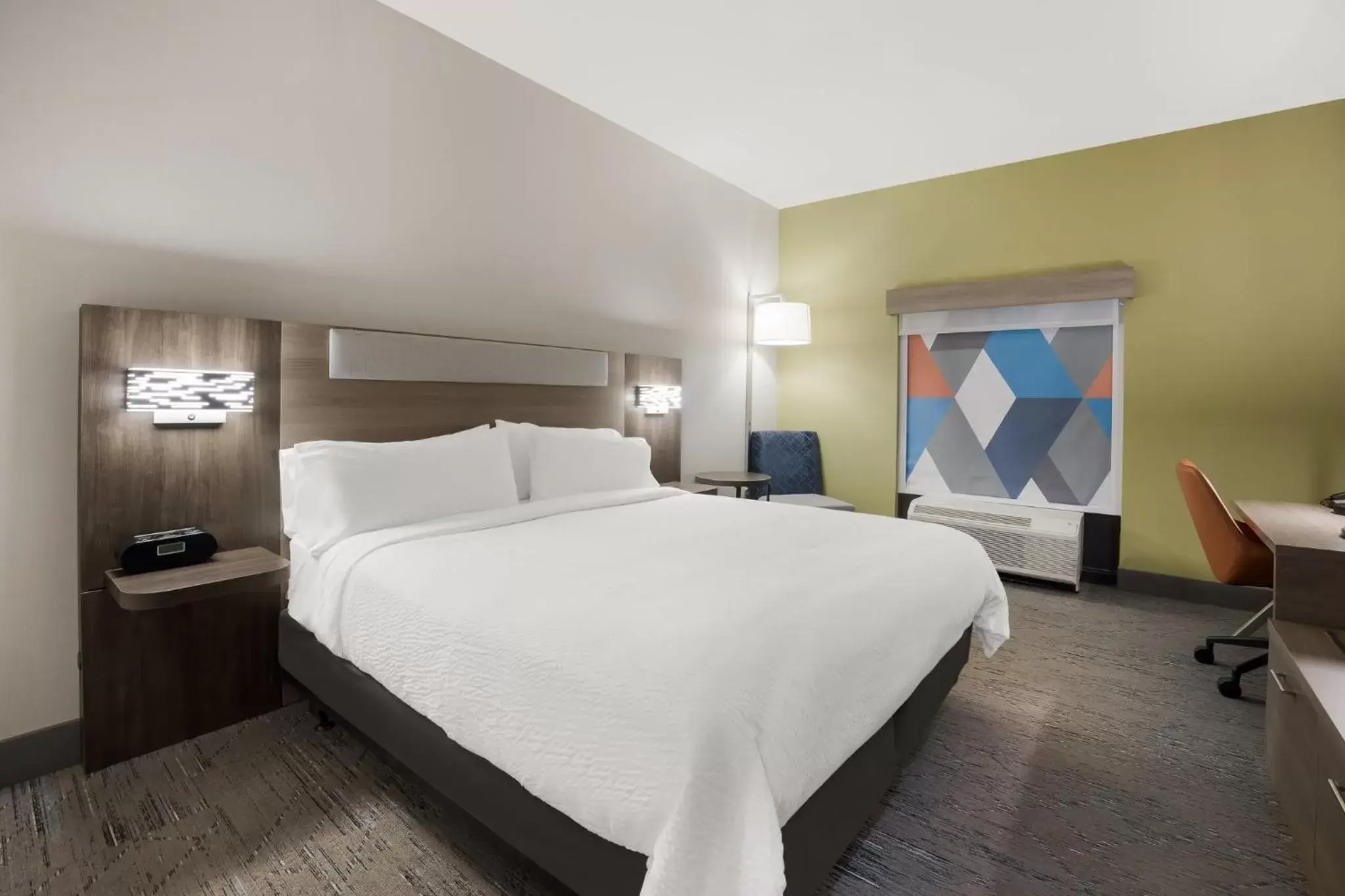 Photo of the whole room, Bed in Holiday Inn Express Hotel & Suites Perry, an IHG Hotel
