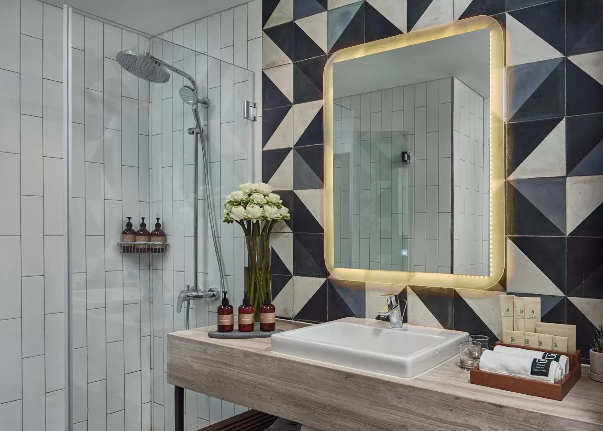 Shower in Baitong Hotel & Resort Phnom Penh