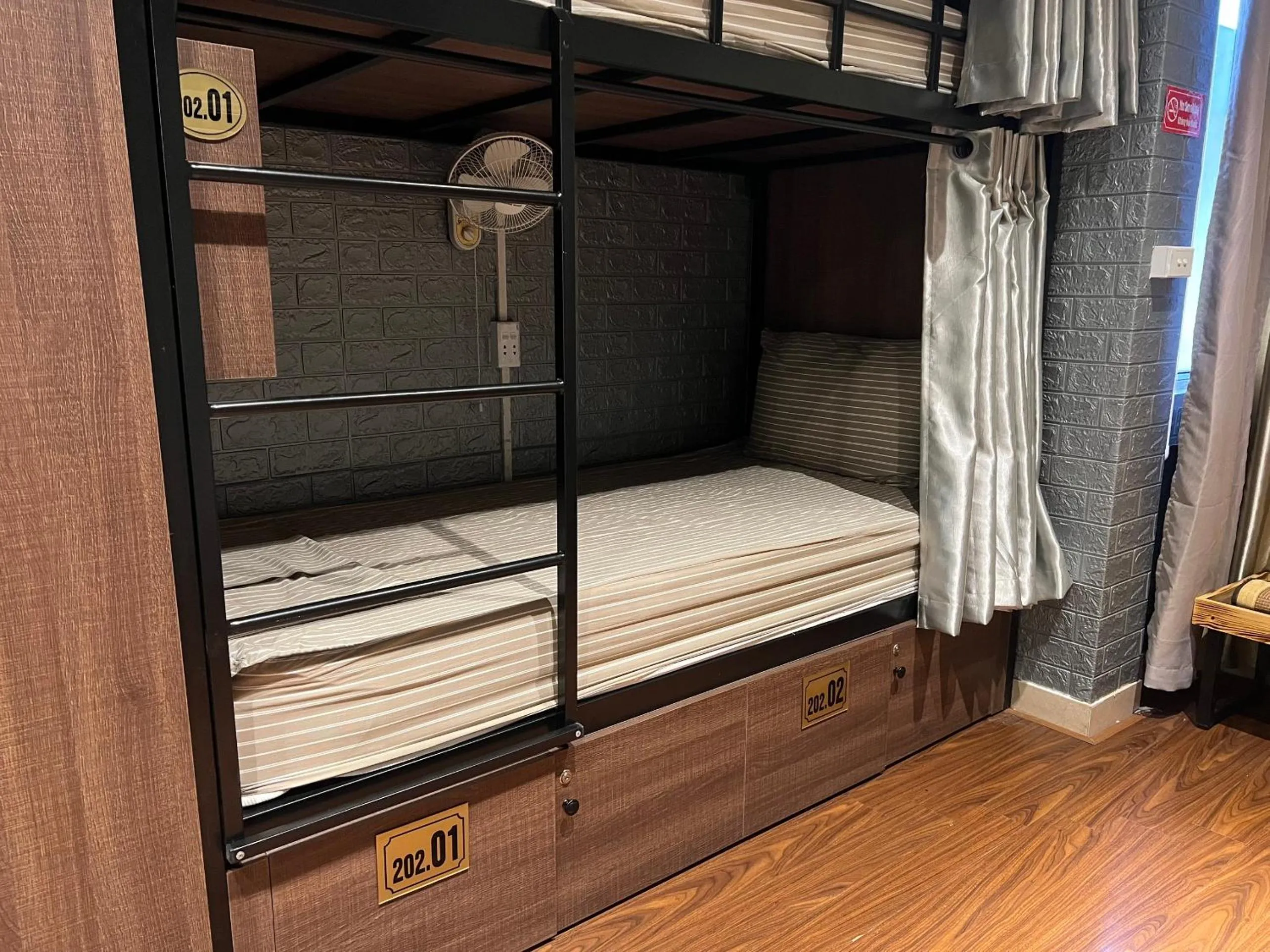 bunk bed, Bed in Hanoi Luxury Hotel