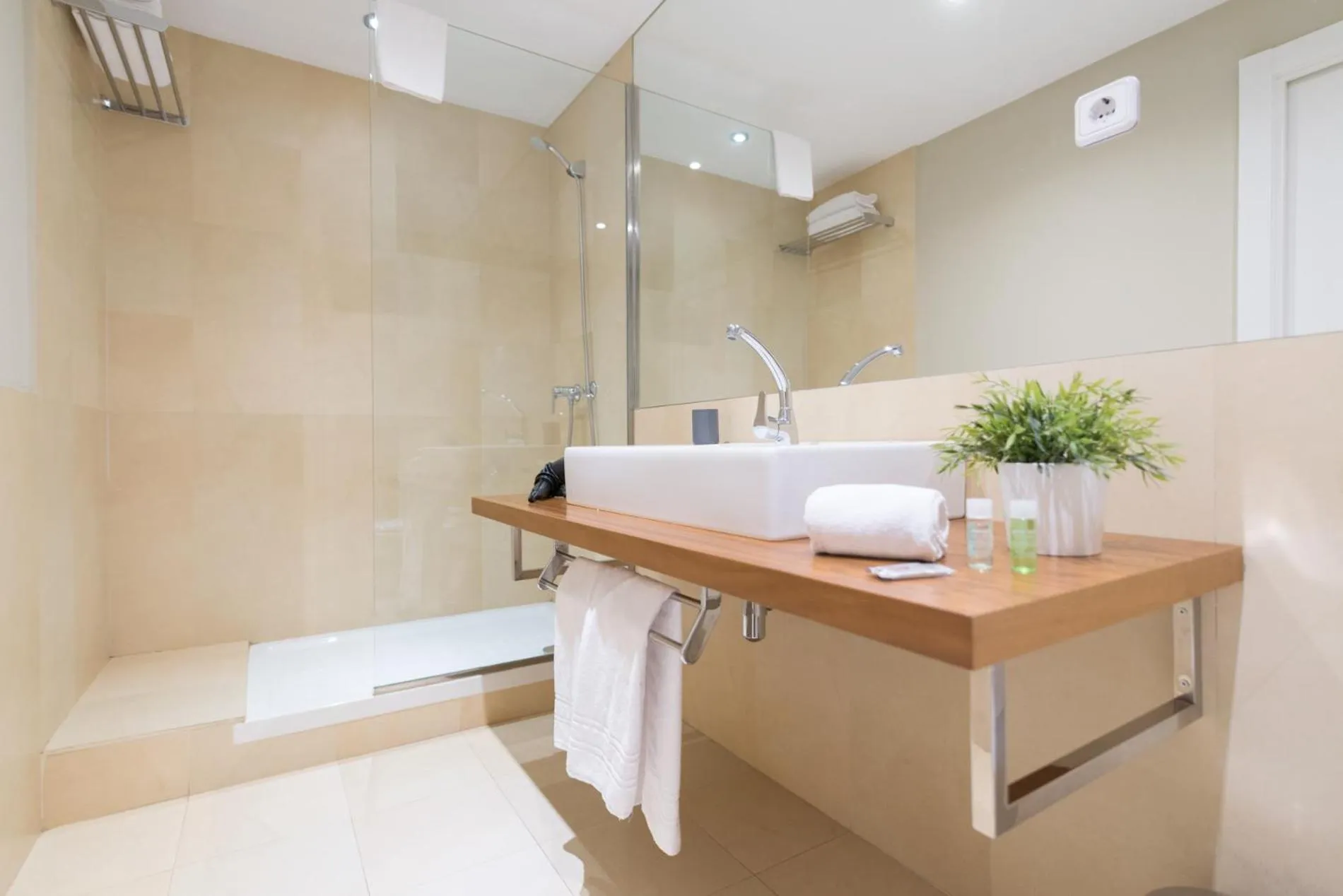 Bathroom in Senator Barcelona Apartments