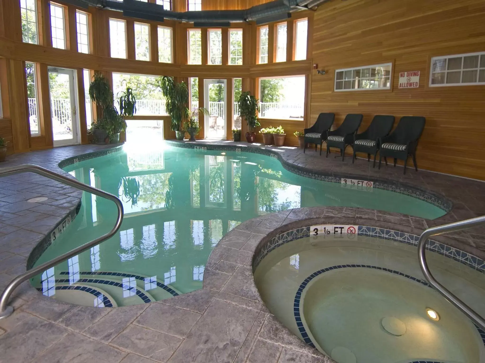 Swimming Pool in Mill Falls at the Lake