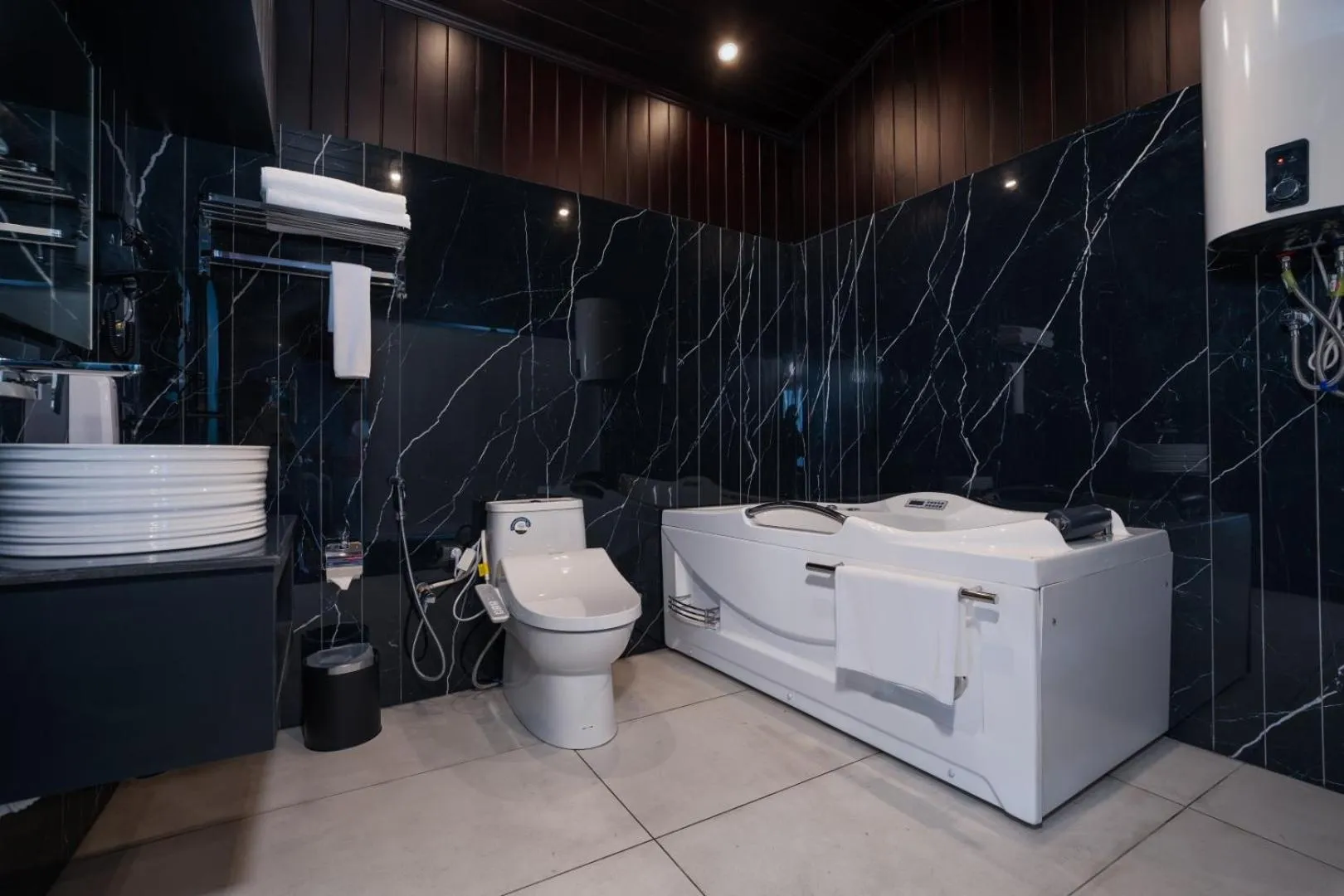 Bath in The West Gate Posada By Summit