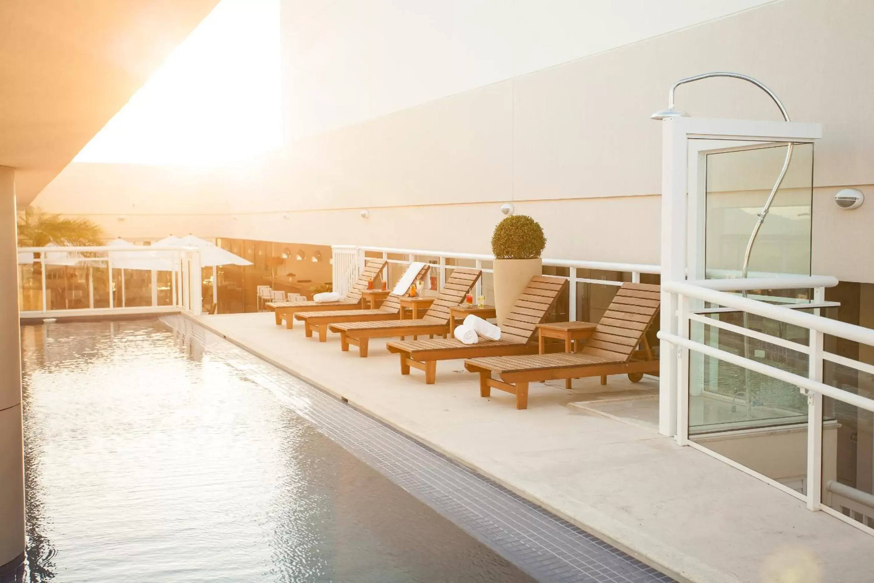 Swimming Pool in Ramada Hotel & Suites Campos Pelinca