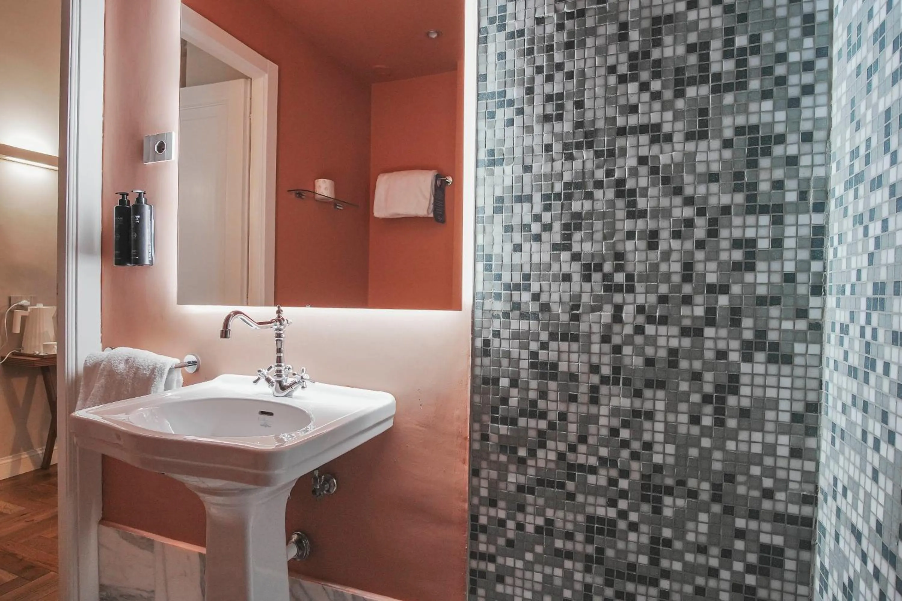 Shower in Hotel City Palazzo Dei Cardinali