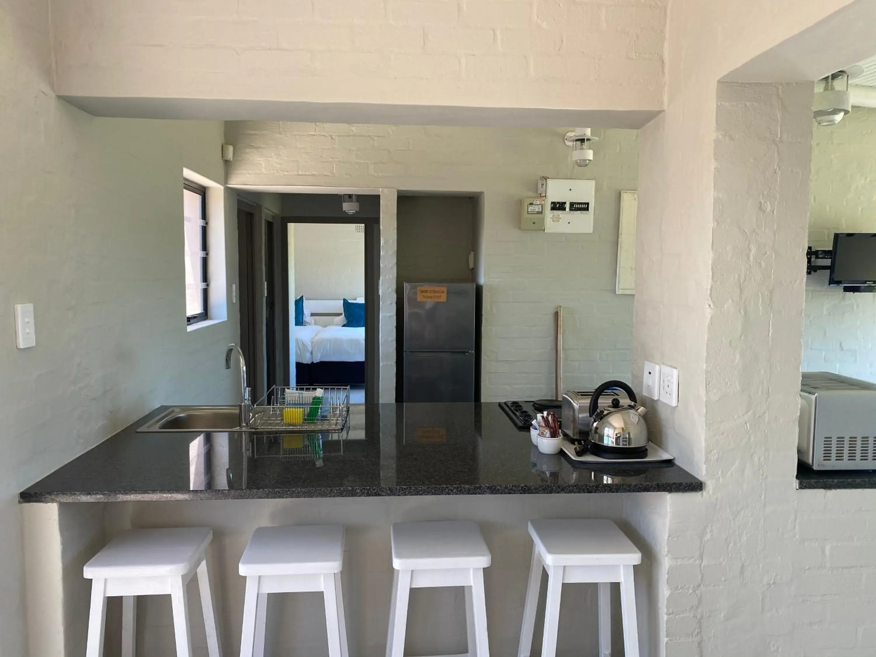 Kitchen or kitchenette, Kitchen/Kitchenette in Blue Bay Lodge