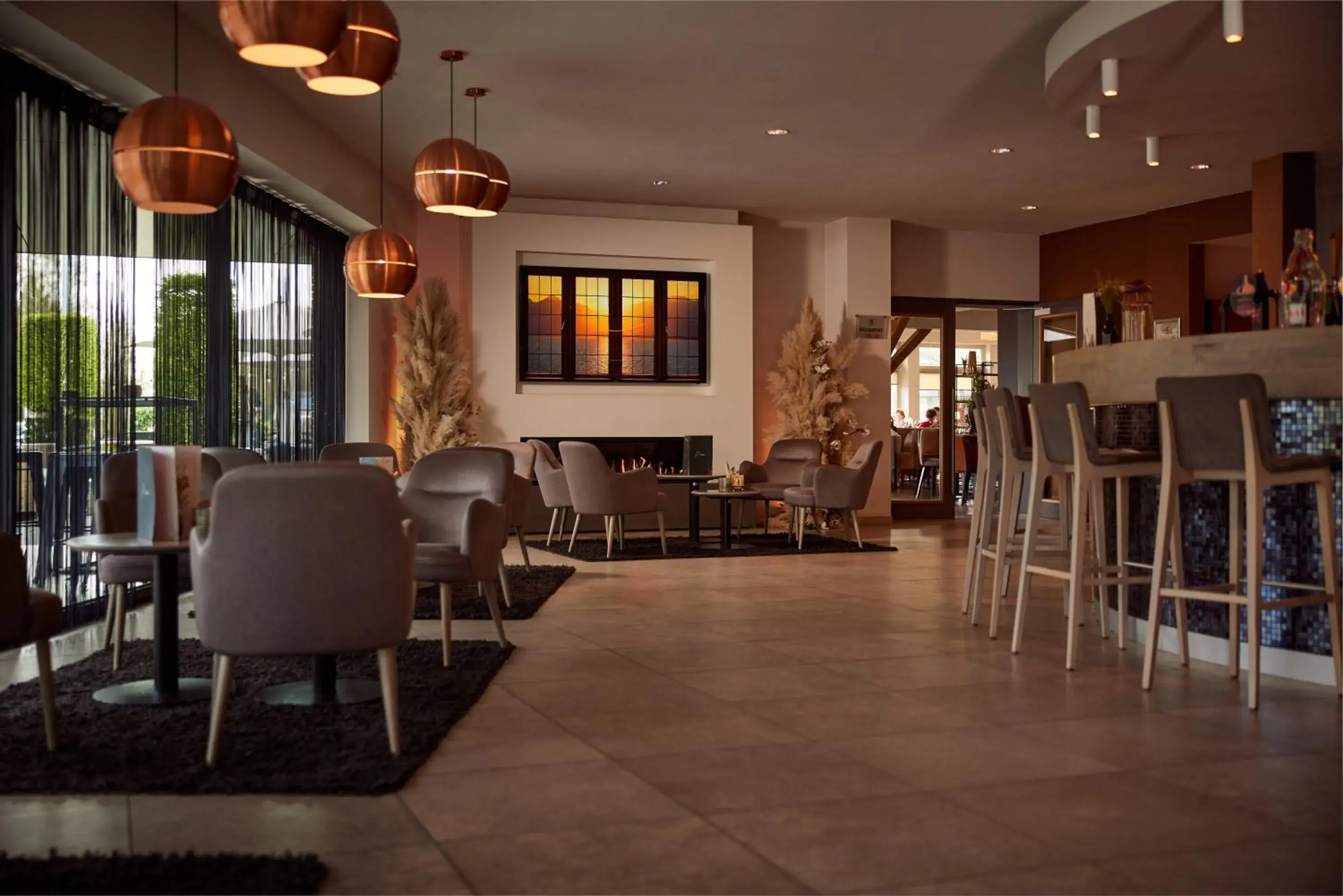 Restaurant/places to eat, Lounge/Bar in Van der Valk Hotel Dennenhof