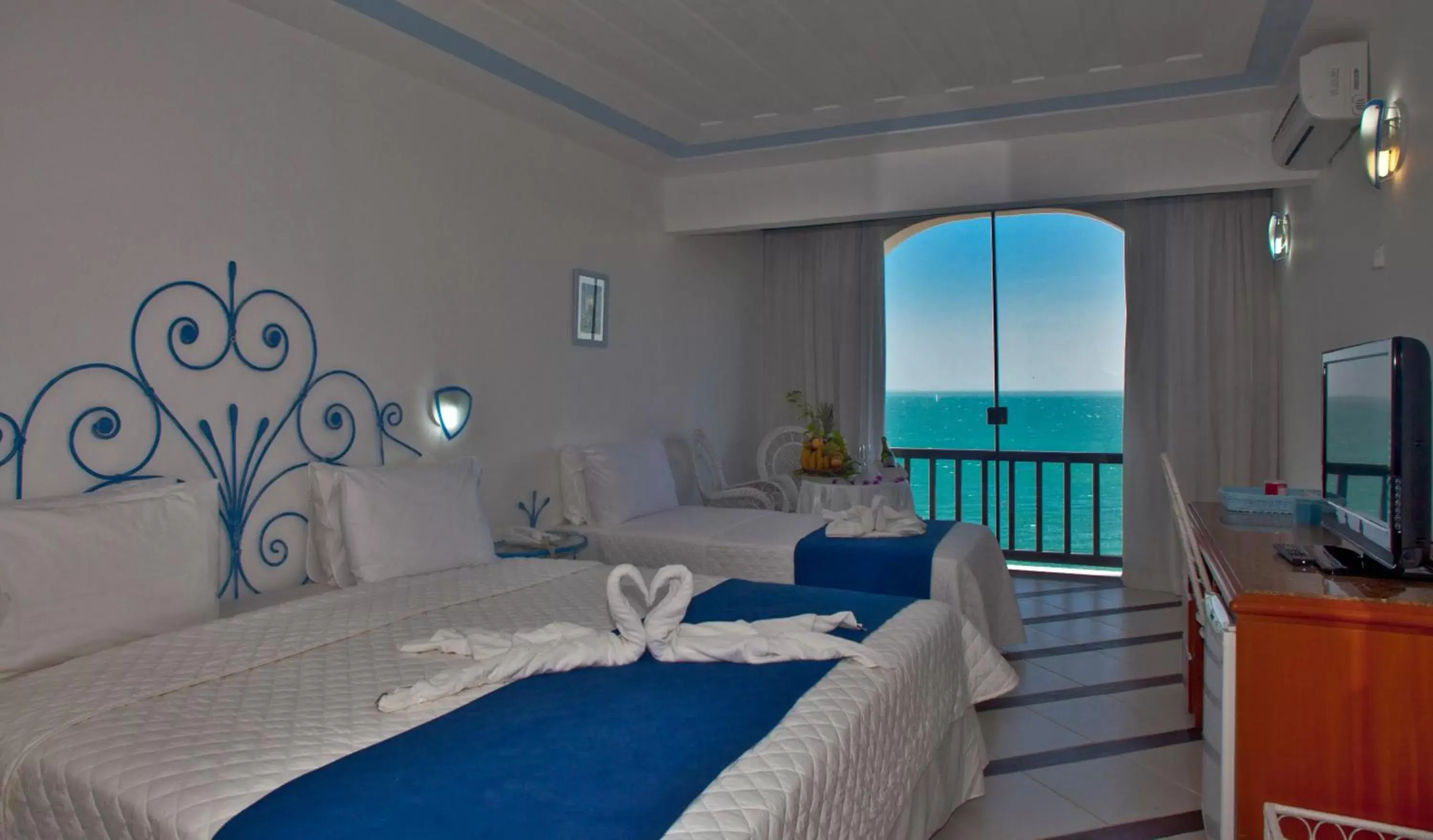 Photo of the whole room, Bed in Colonna Park Hotel Photo of the whole room, Bed in Colonna Park Hotel