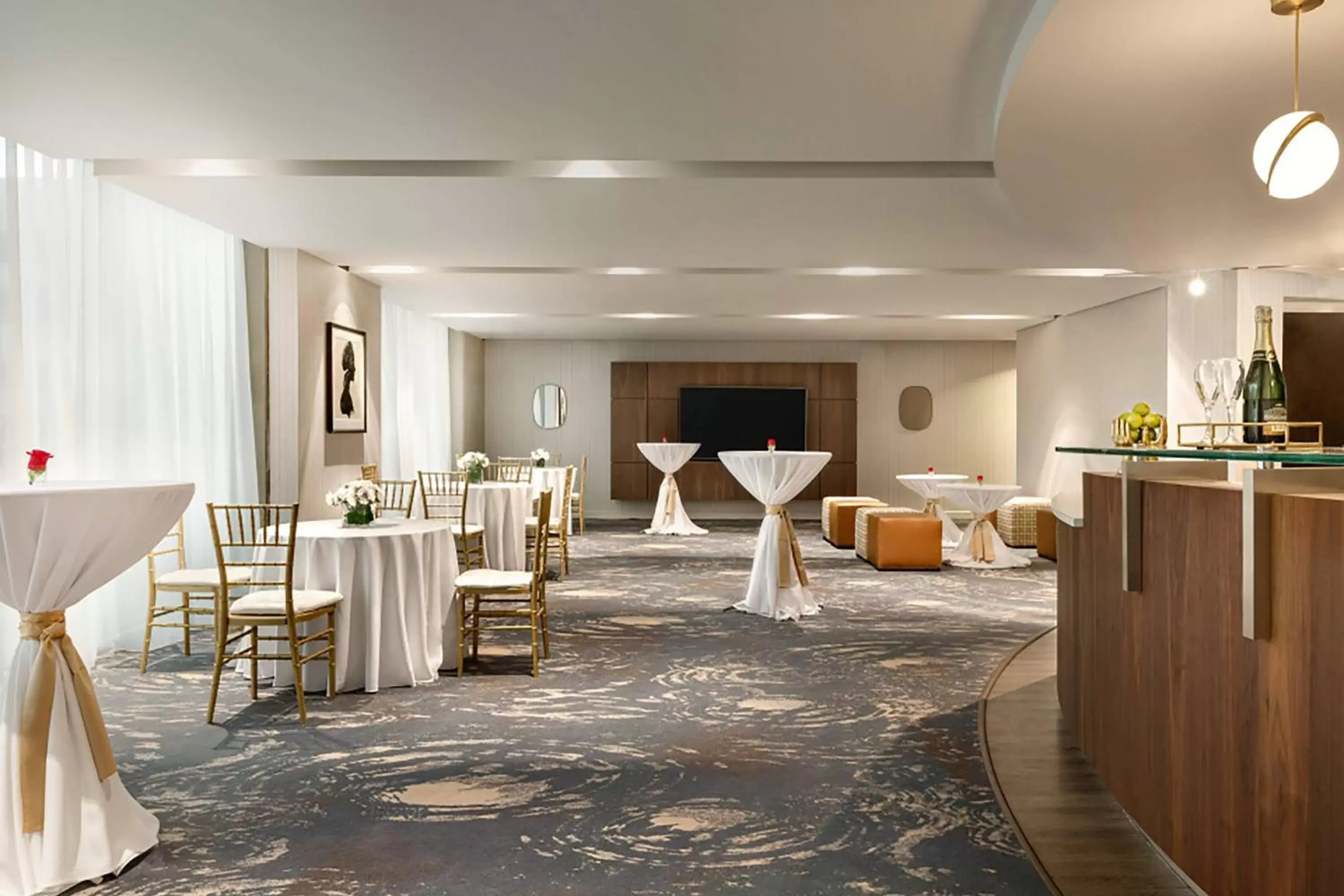 Lounge or bar, Restaurant/Places to Eat in Twelve Midtown, Marriott Autograph Collection