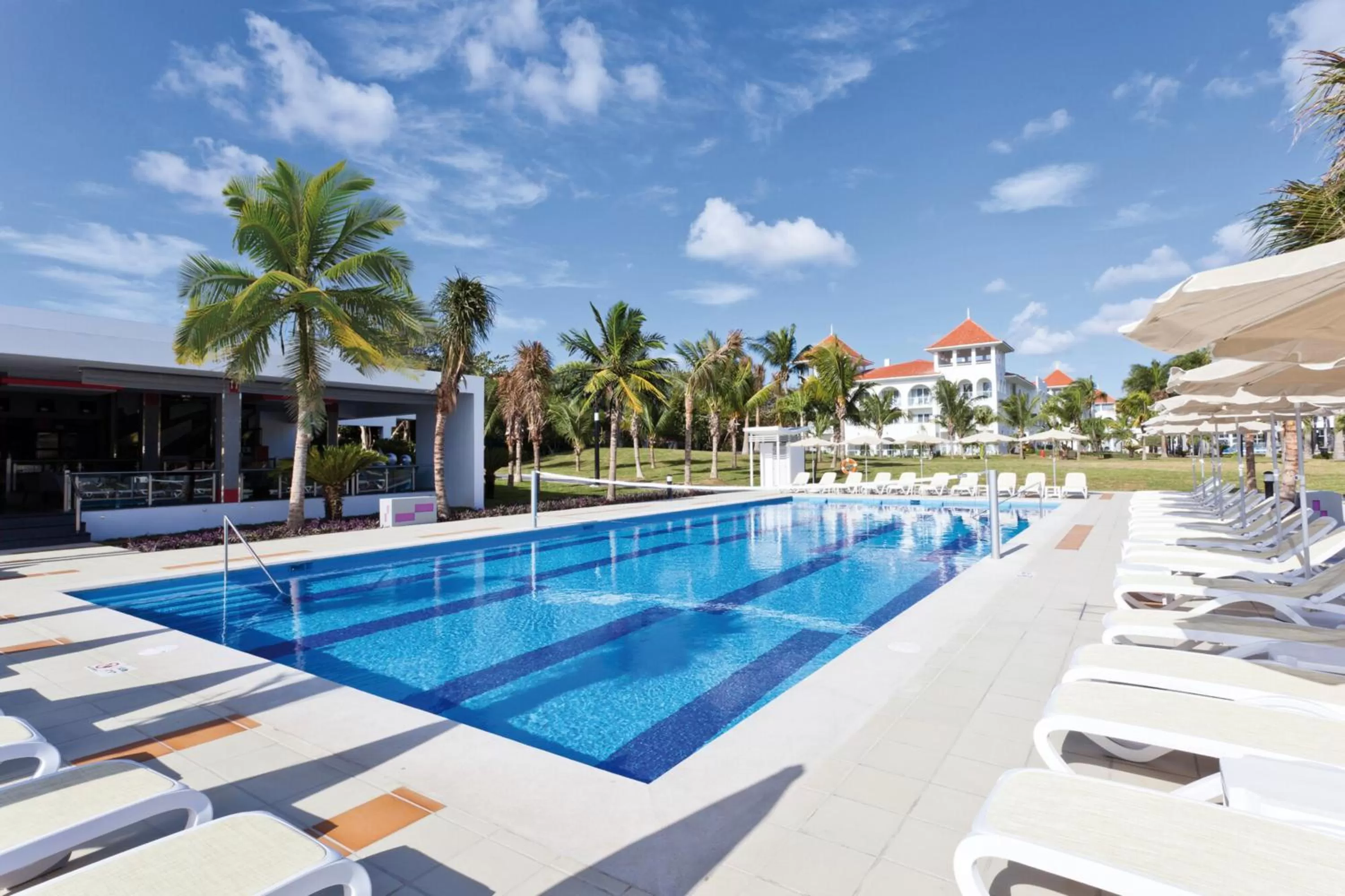 Swimming pool in Riu Palace Mexico - All Inclusive