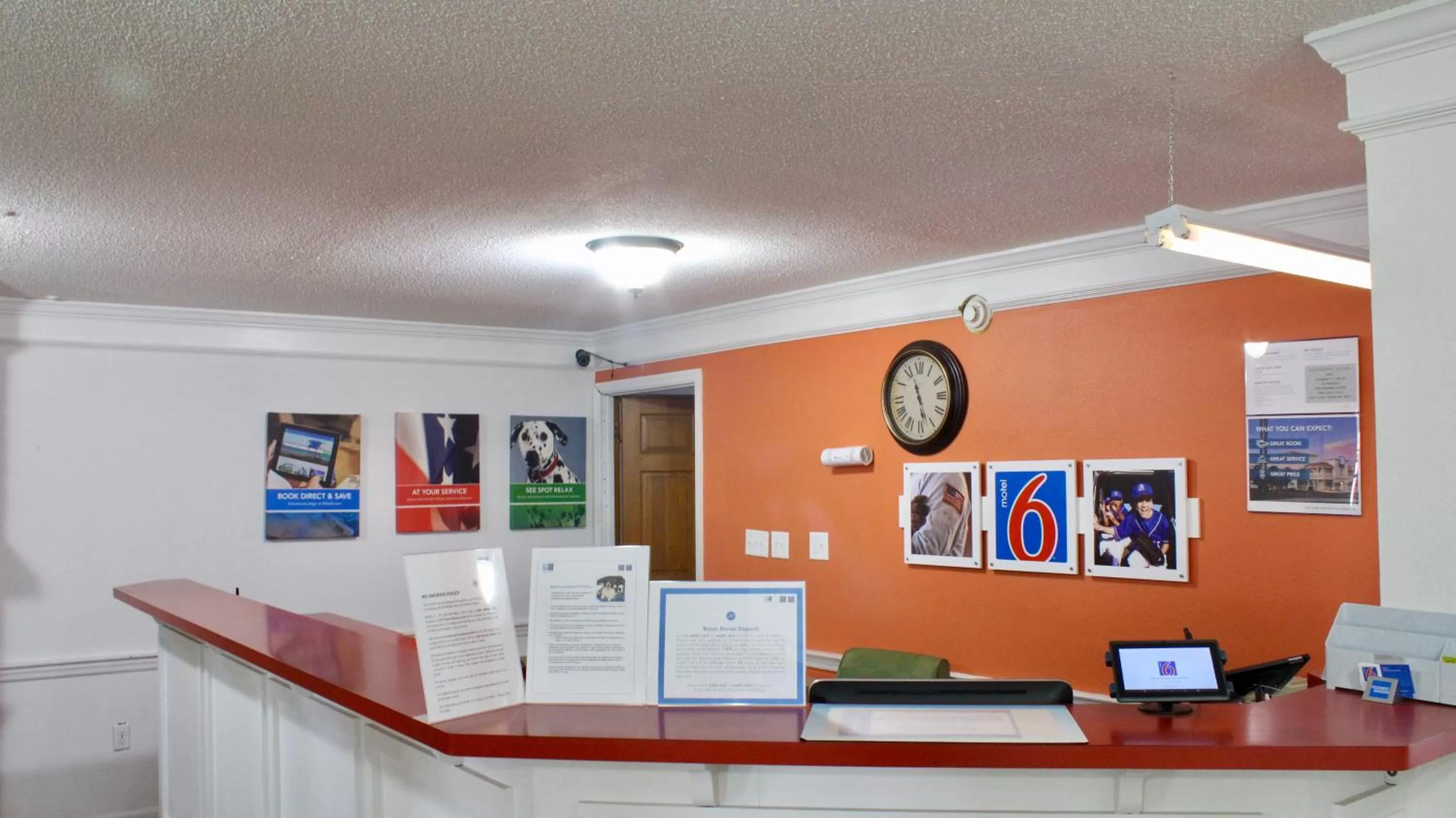 Lobby or reception in Motel 6-Dayton, OH