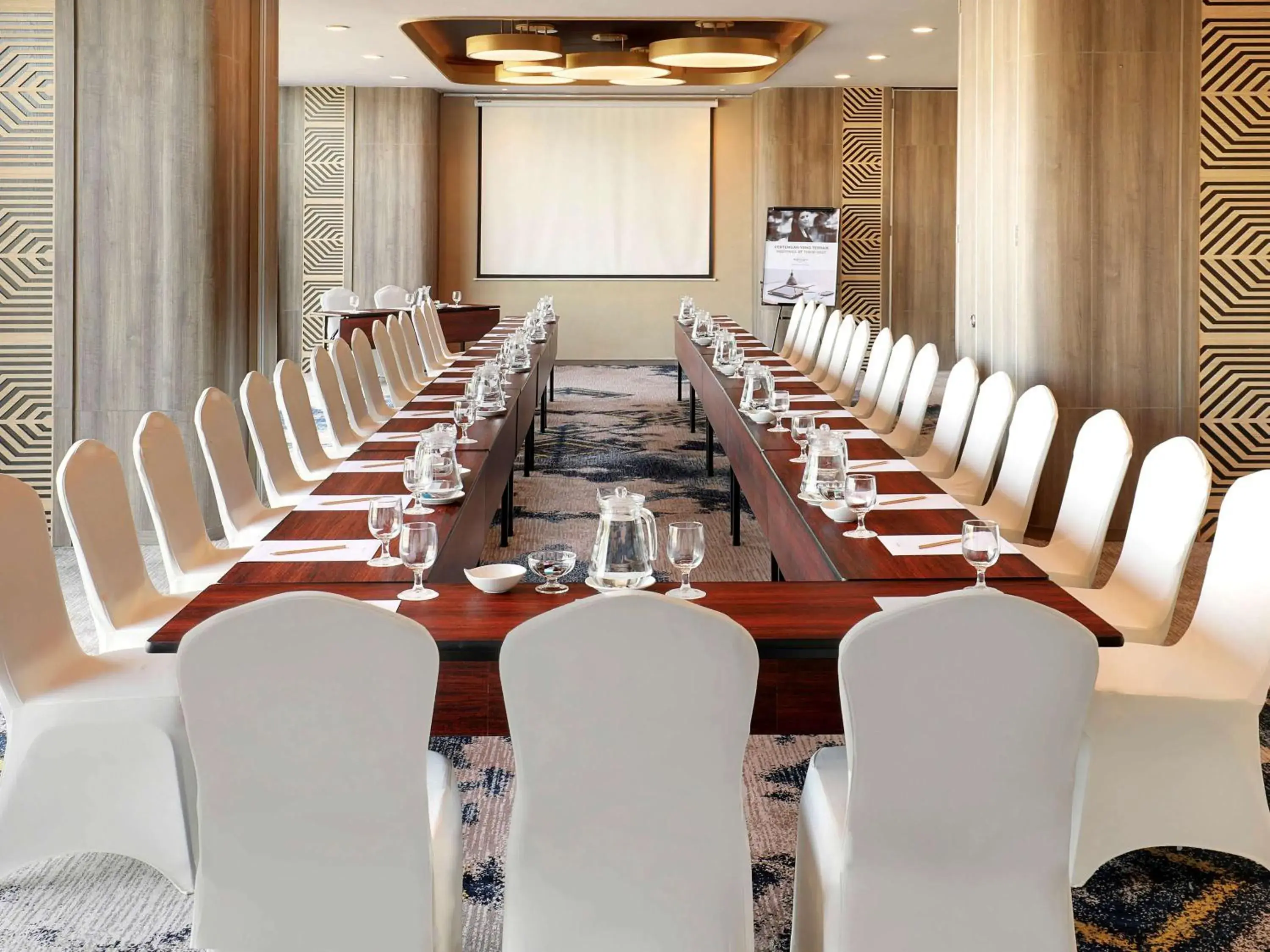 Meeting/conference room, Banquet Facilities in Mercure Makassar Nexa Pettarani