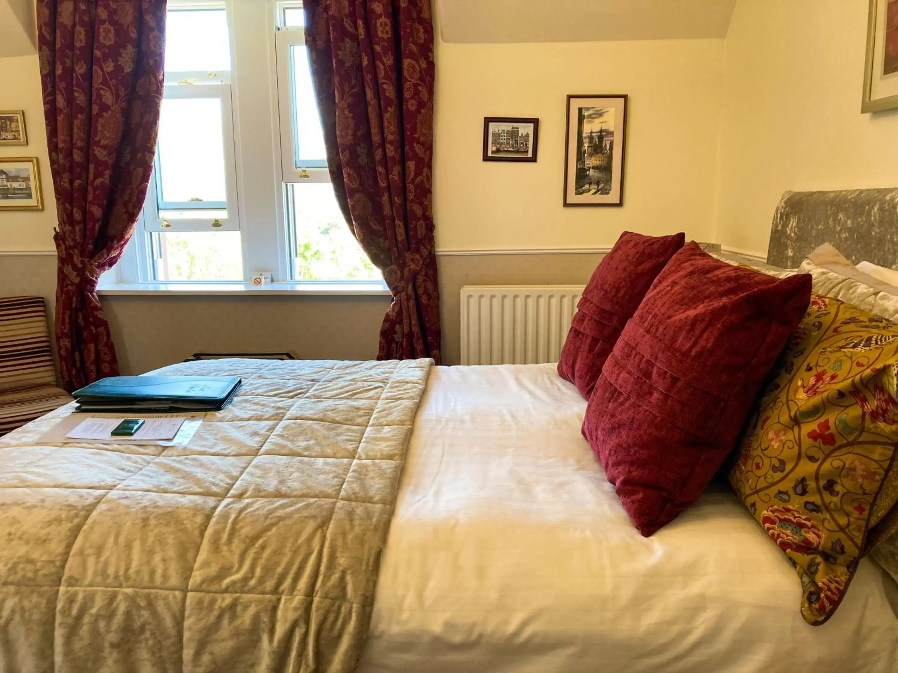 Bed in Maple Bank Country Guest House