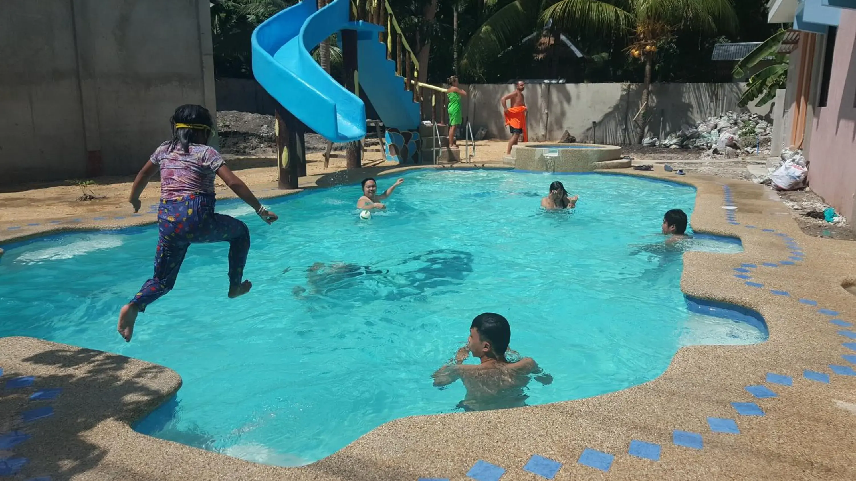 Swimming Pool in PEDZ CING MANGO LODGE