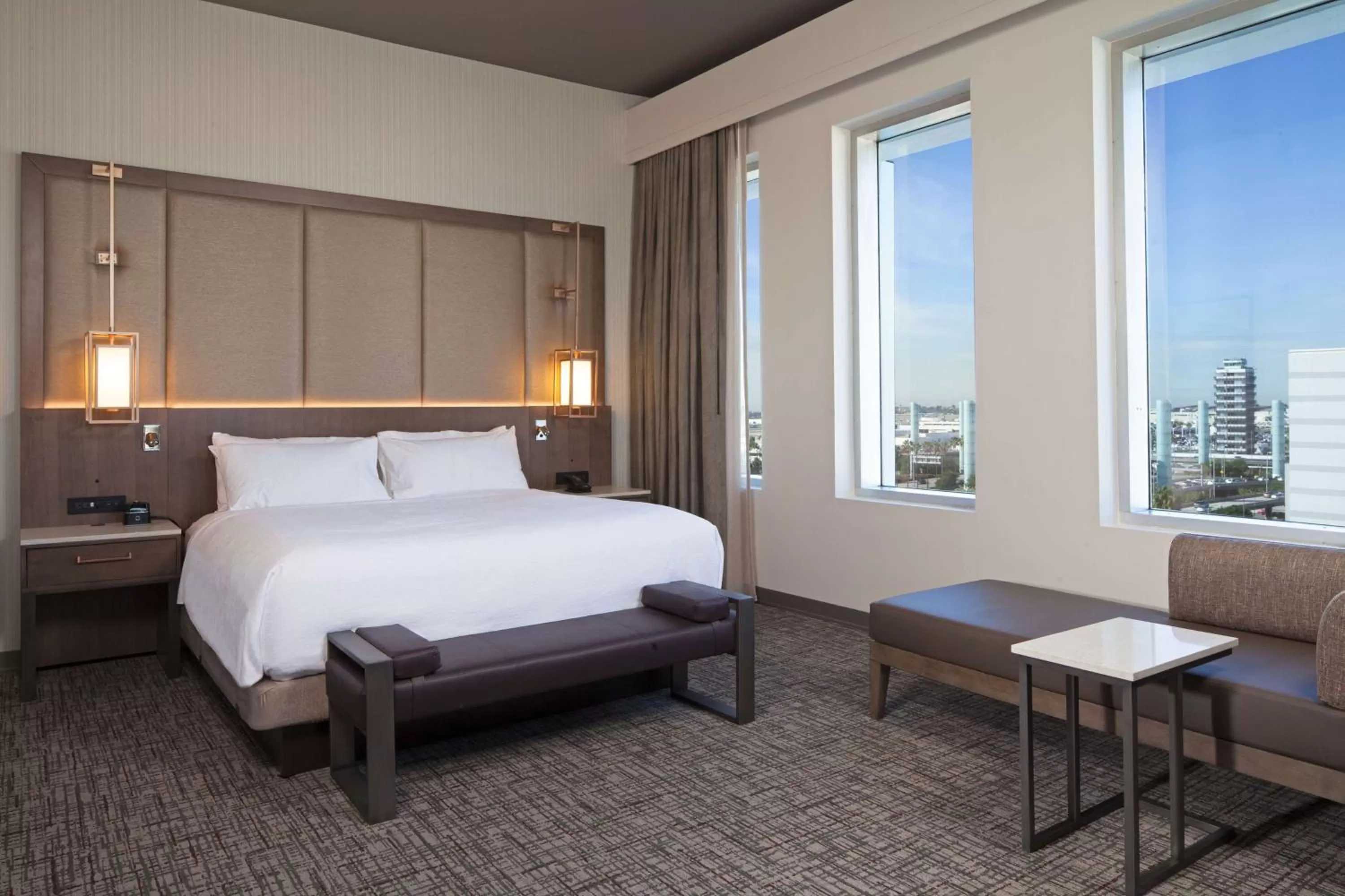 Bed in H Hotel Los Angeles, Curio Collection By Hilton