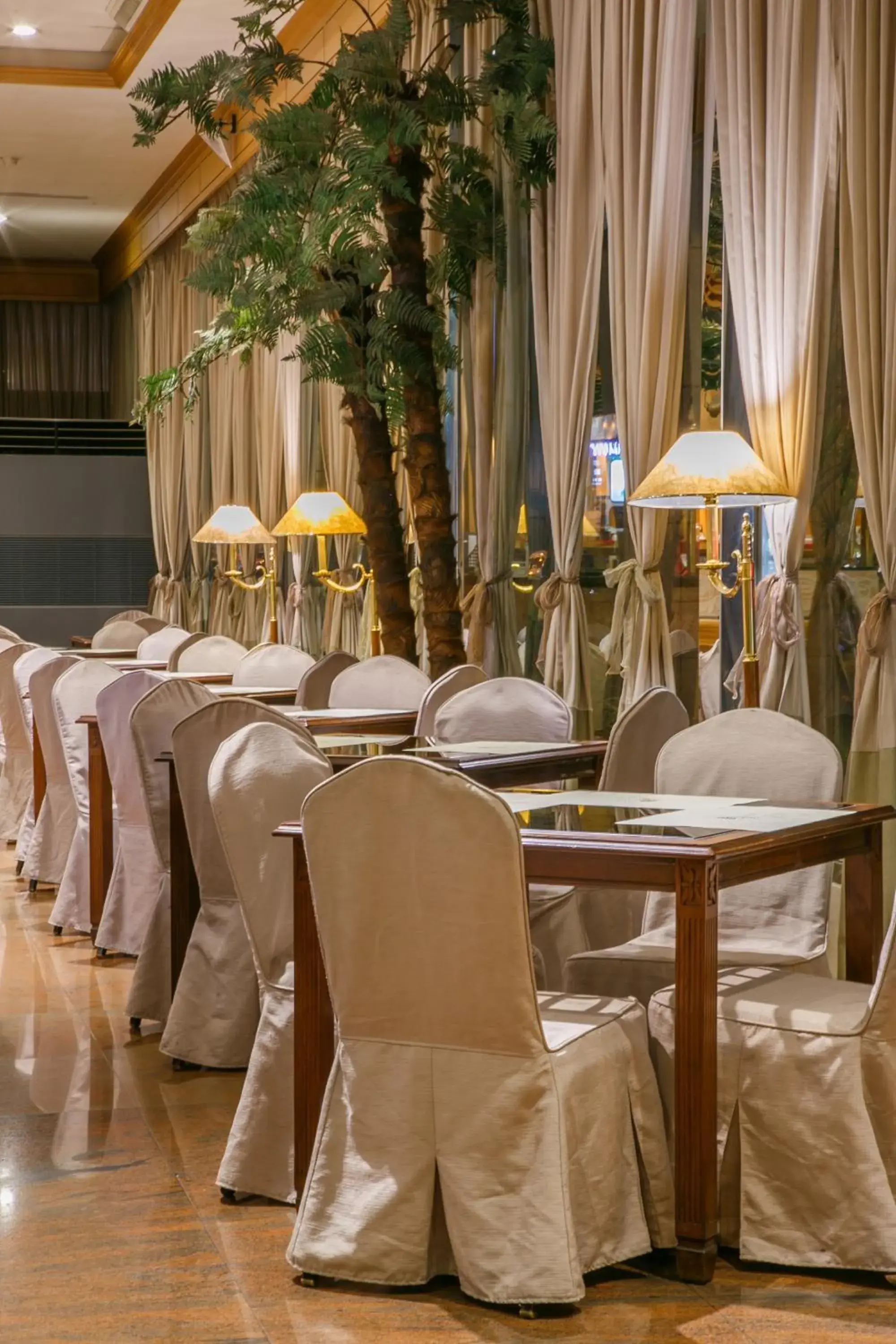 Restaurant/places to eat, Banquet Facilities in Highness Hotel