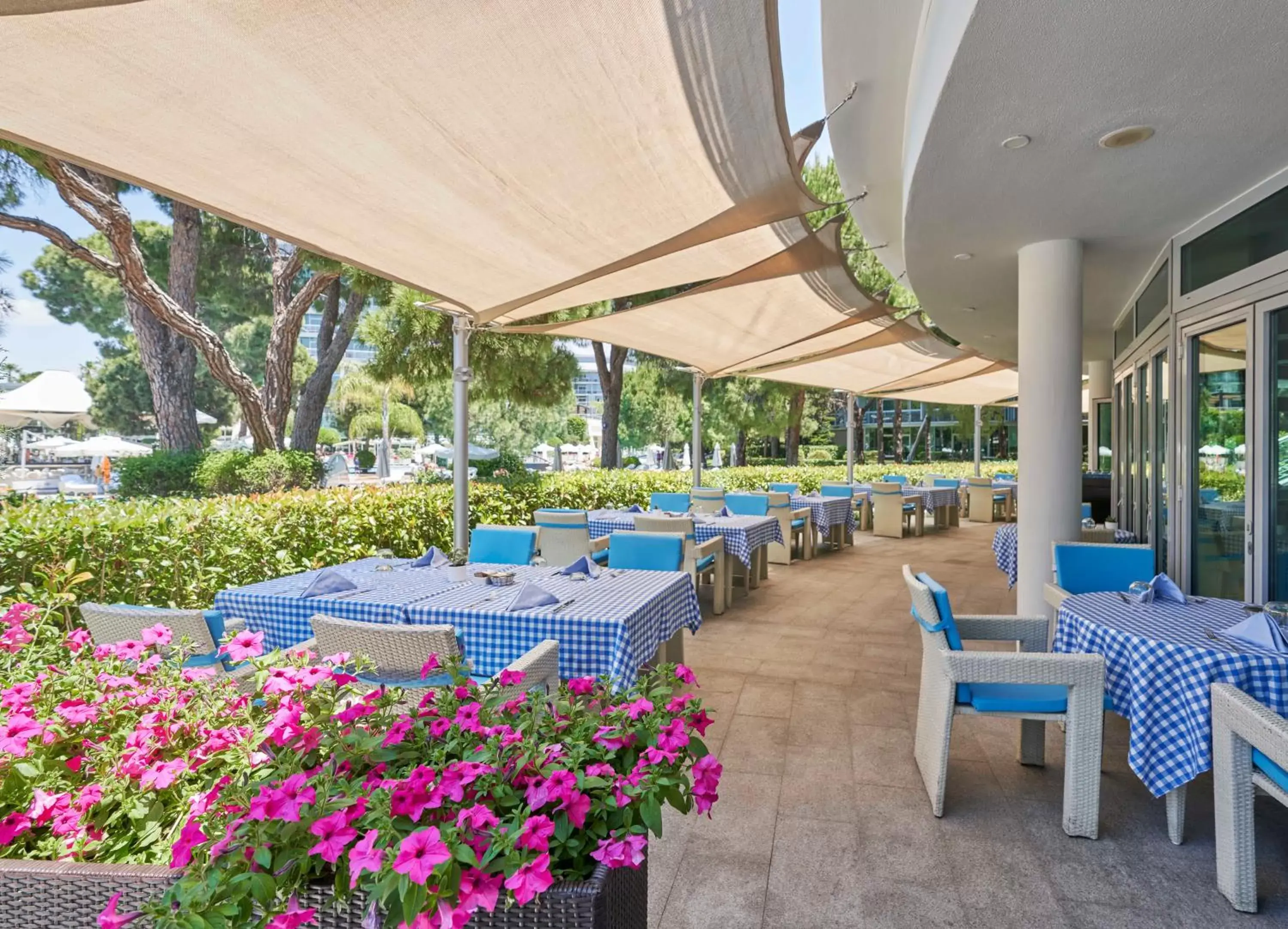 Restaurant/places to eat in Calista Luxury Resort