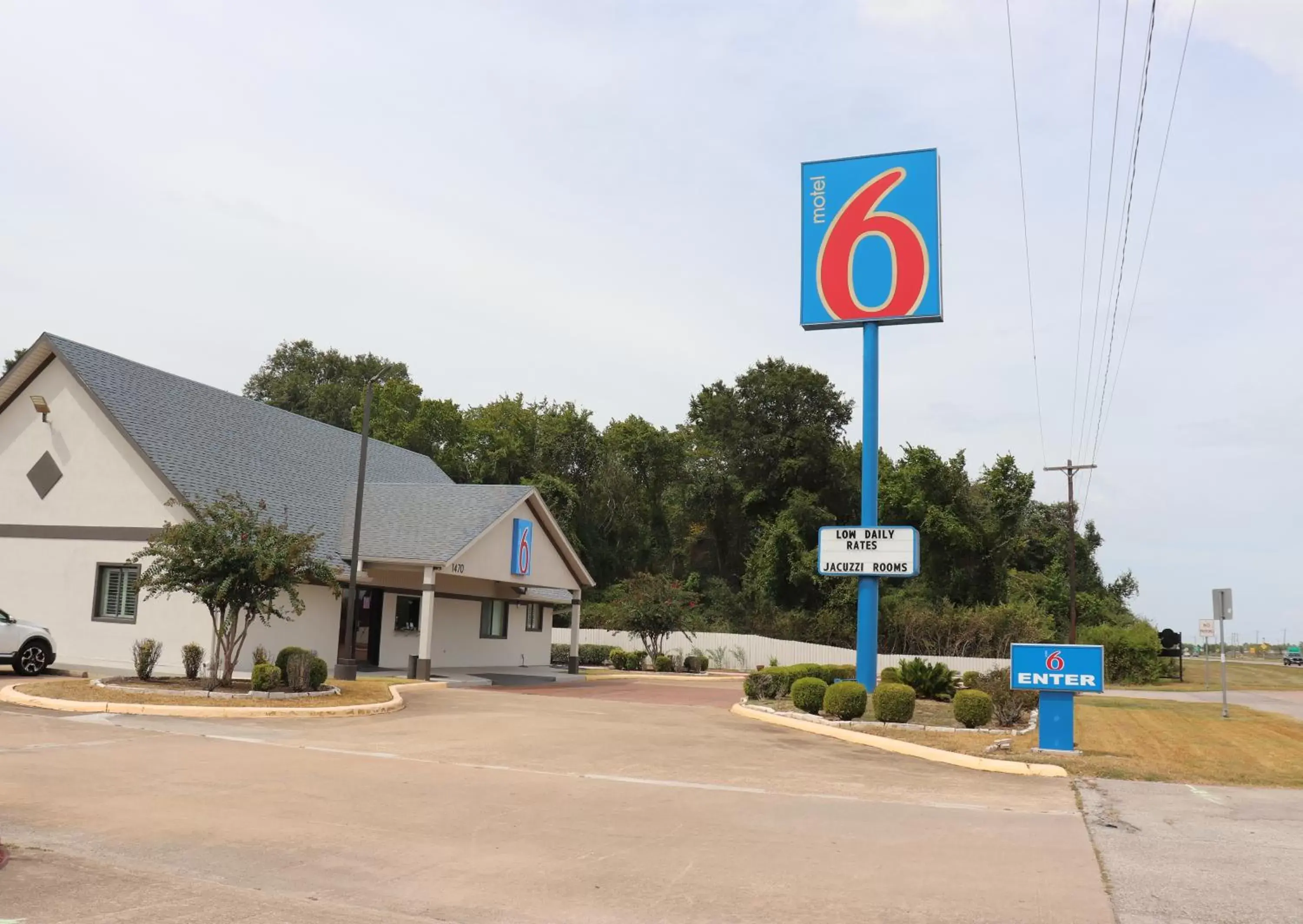 Property Building in Motel 6-Alvin, TX