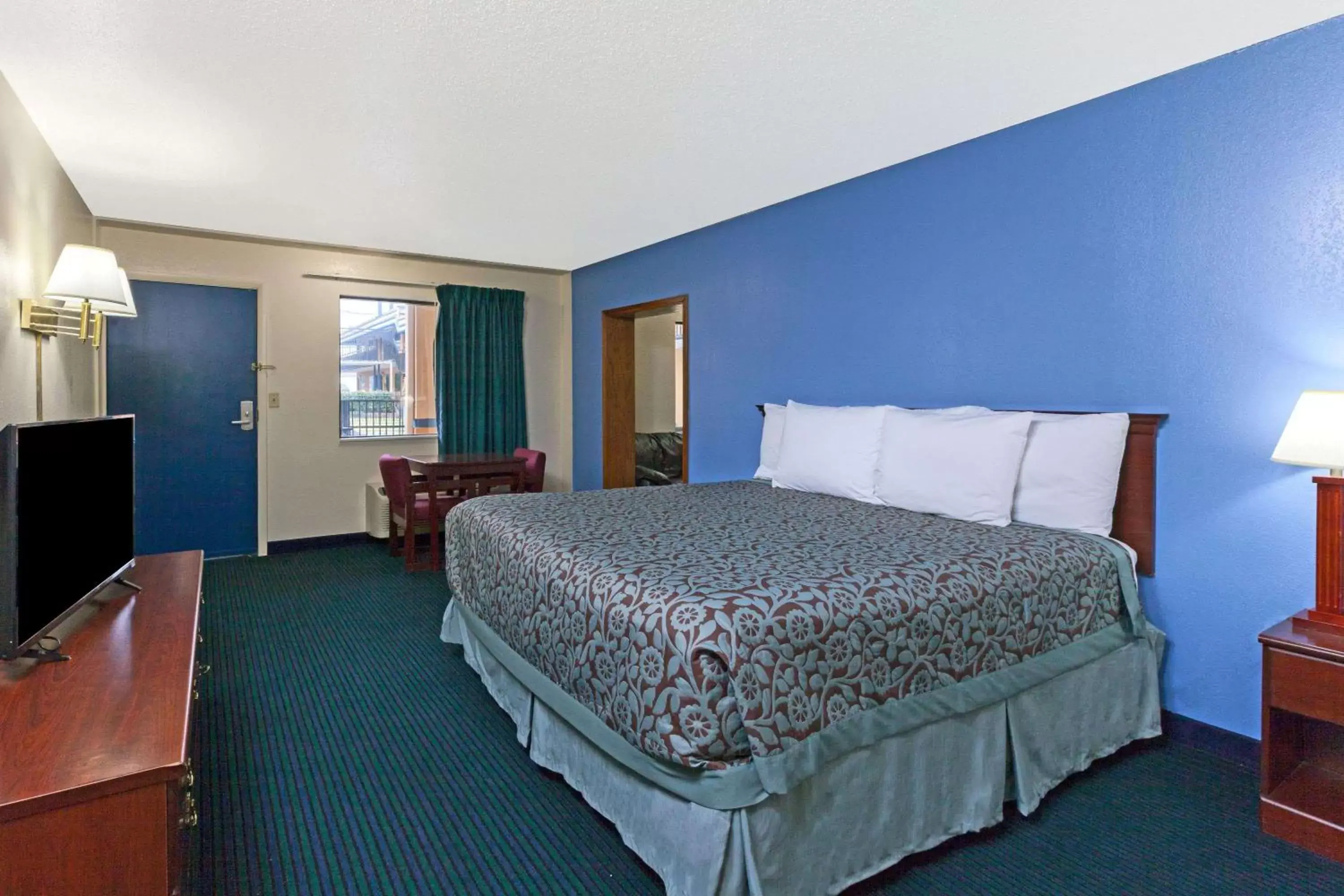 Photo of the whole room, Bed in Days Inn by Wyndham Oklahoma City Fairground