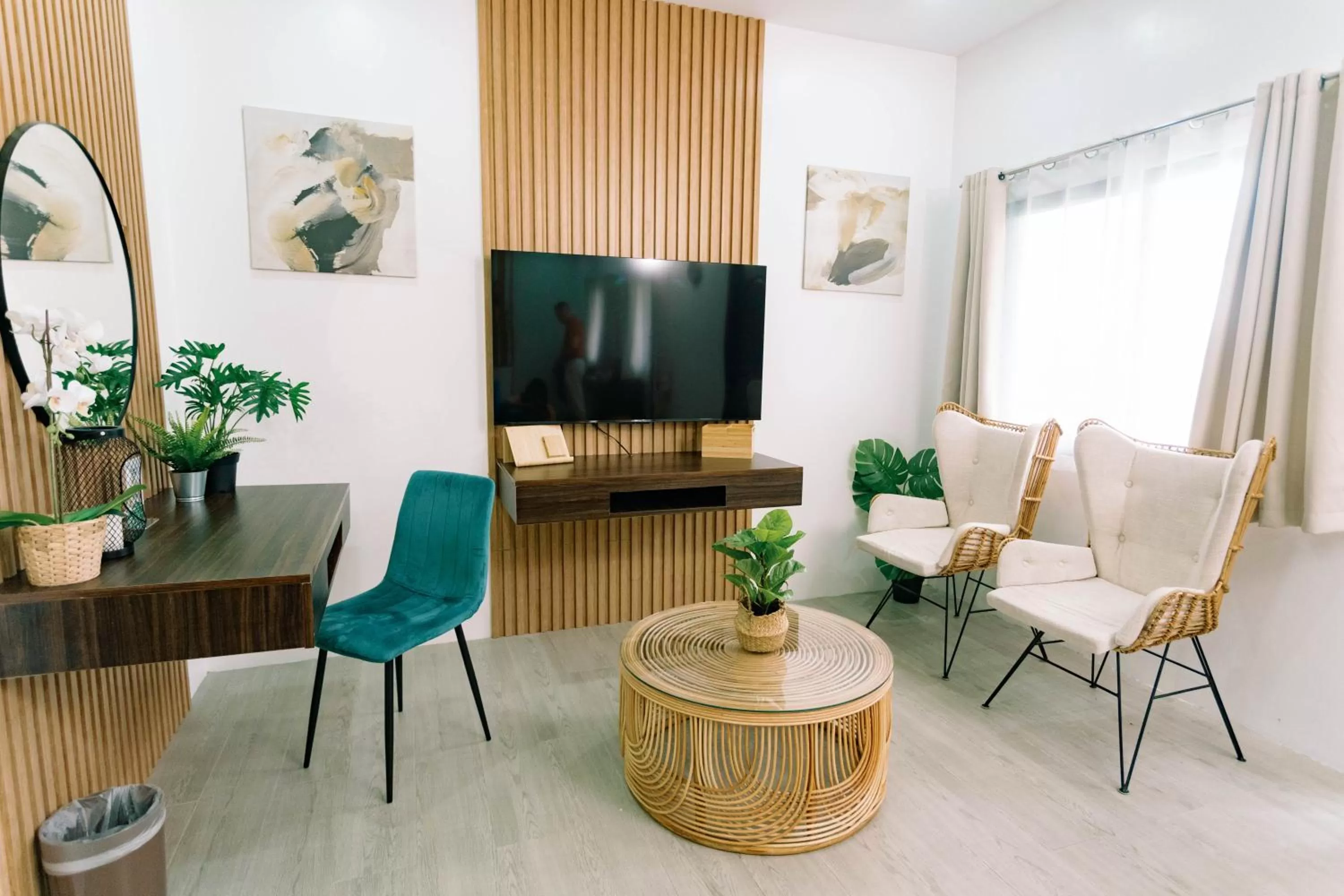 TV and multimedia in 3 Peaks Resort & Boutique Hotel