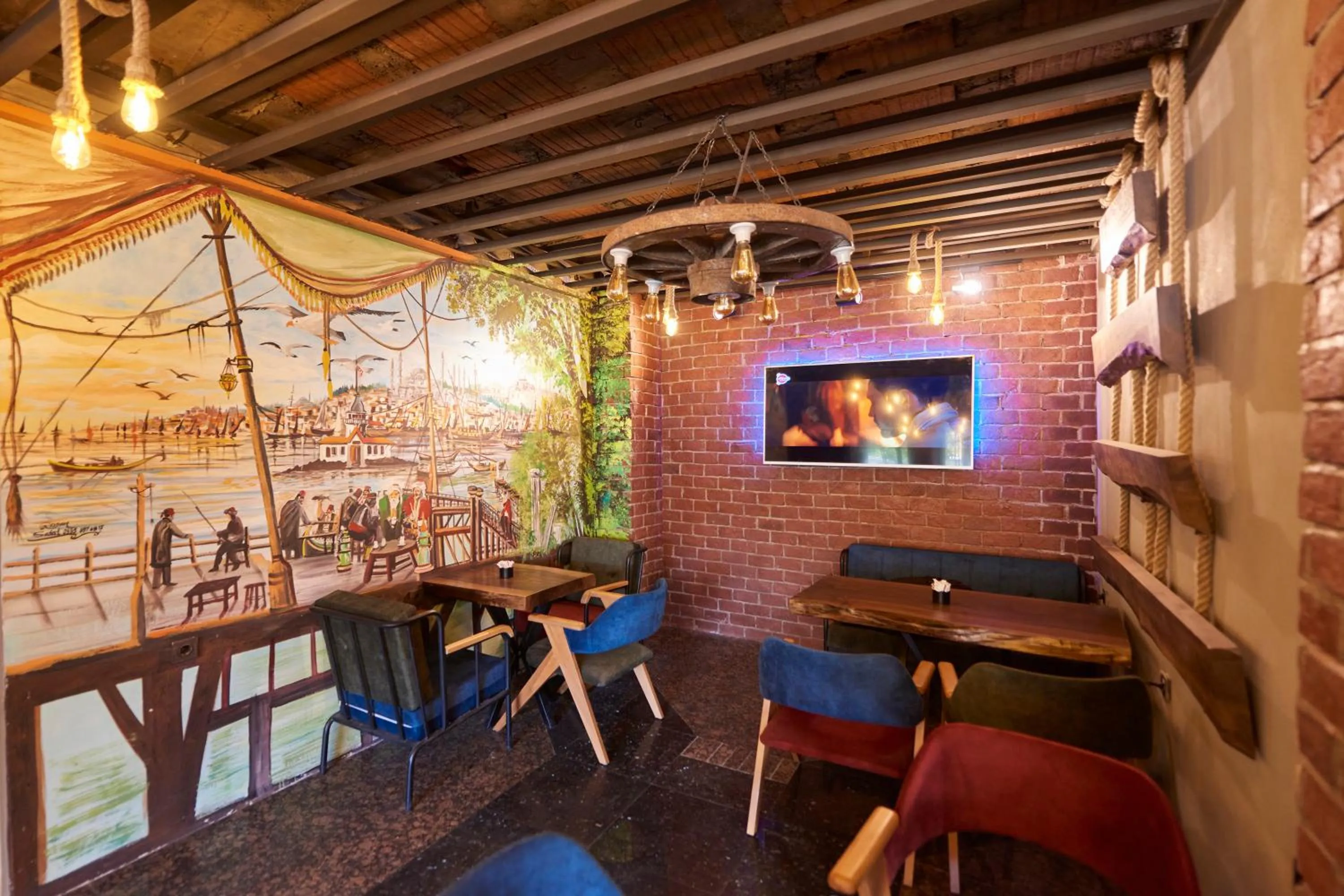 Restaurant/places to eat in Sunlight Hotel