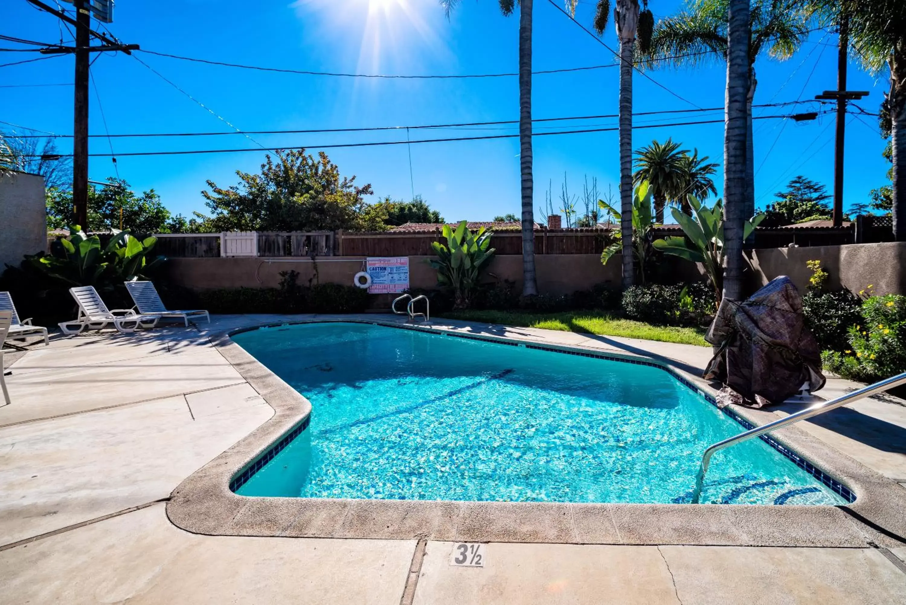 Swimming Pool in Regency Inn & Suites Downey