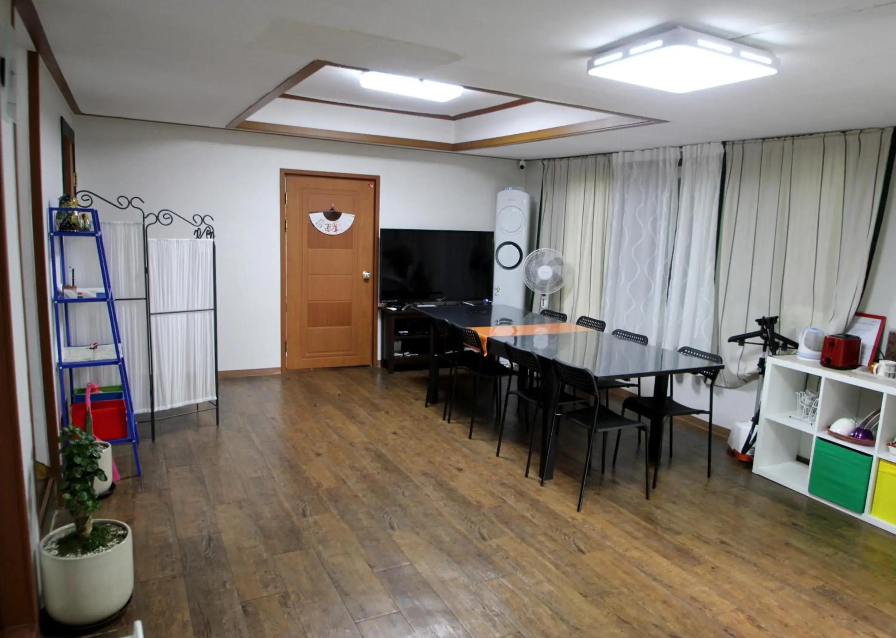 Communal lounge/ TV room, Lounge/Bar in Jeong House Hongdae