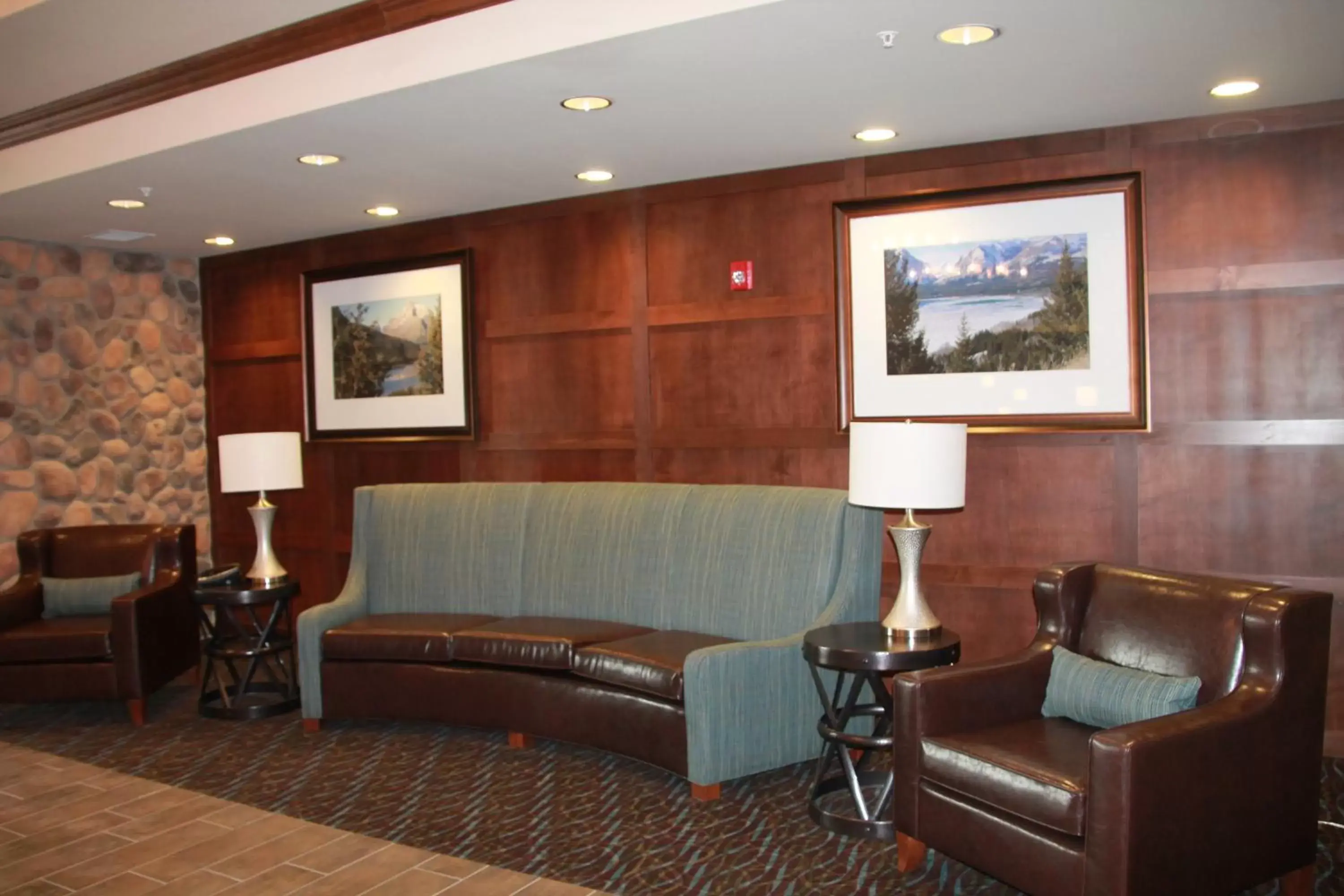 Lobby or reception, Lobby/Reception in Glacier Peaks Hotel