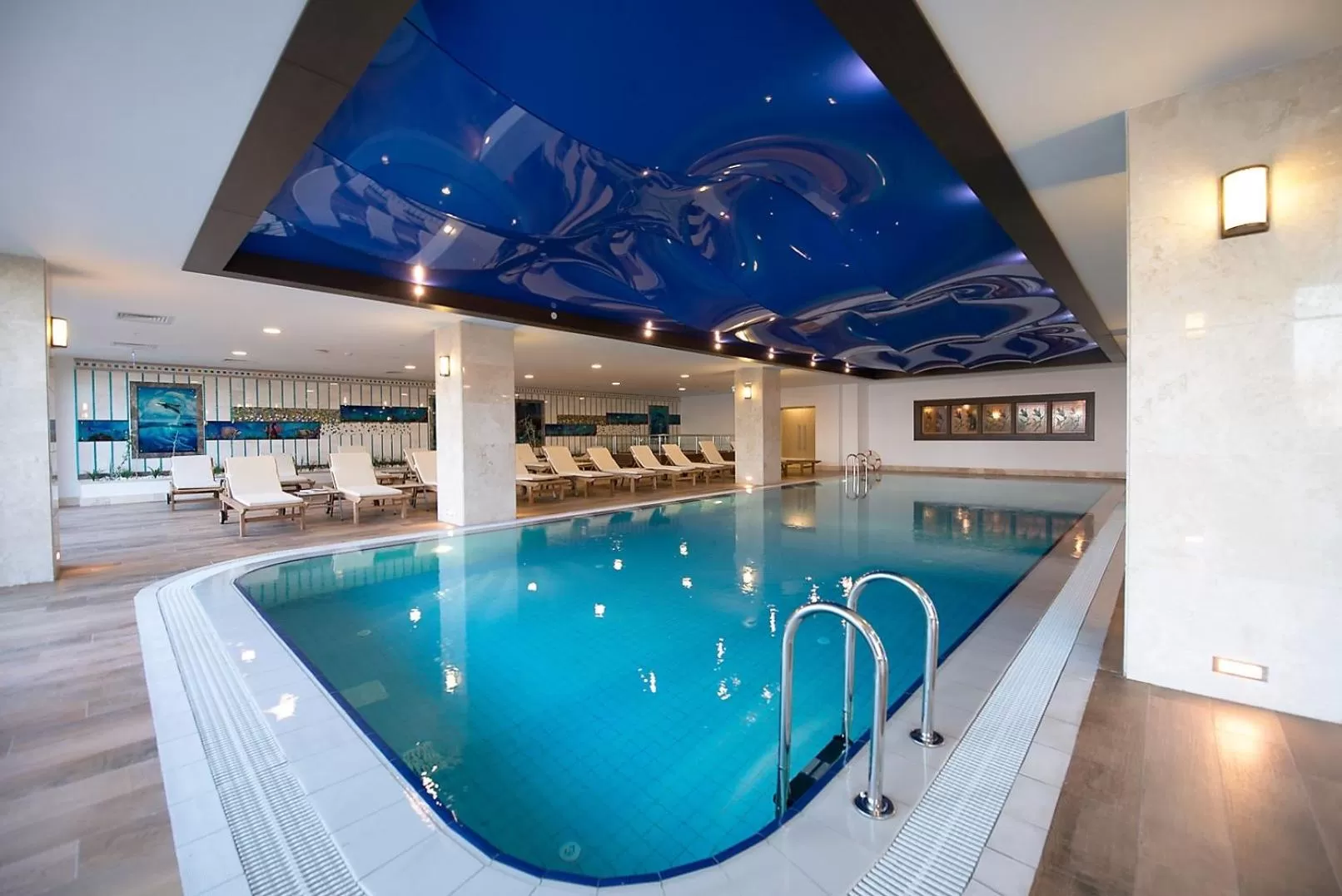 Swimming pool in Radisson Blu Hotel, Ordu