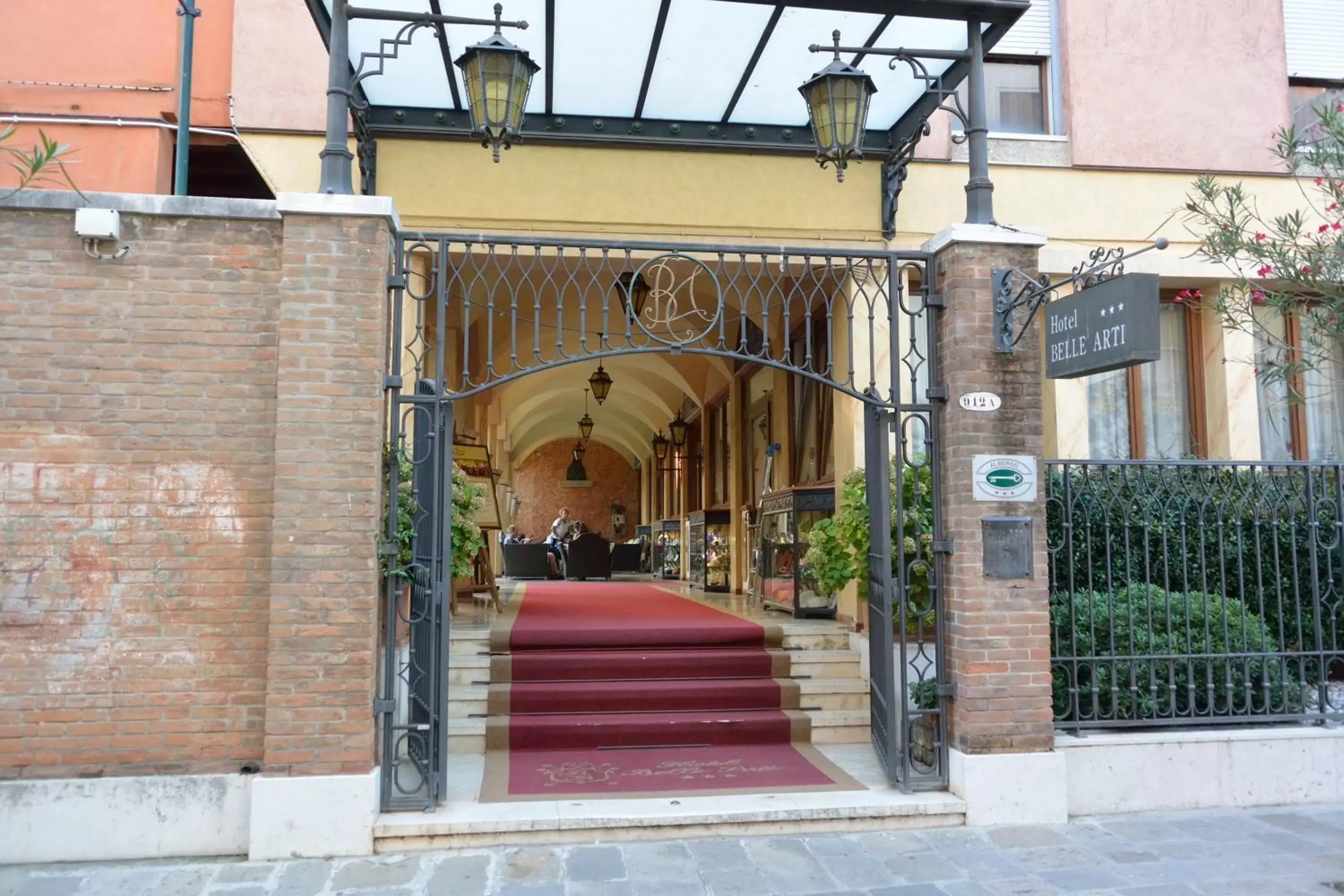 Facade/entrance in Hotel Belle Arti