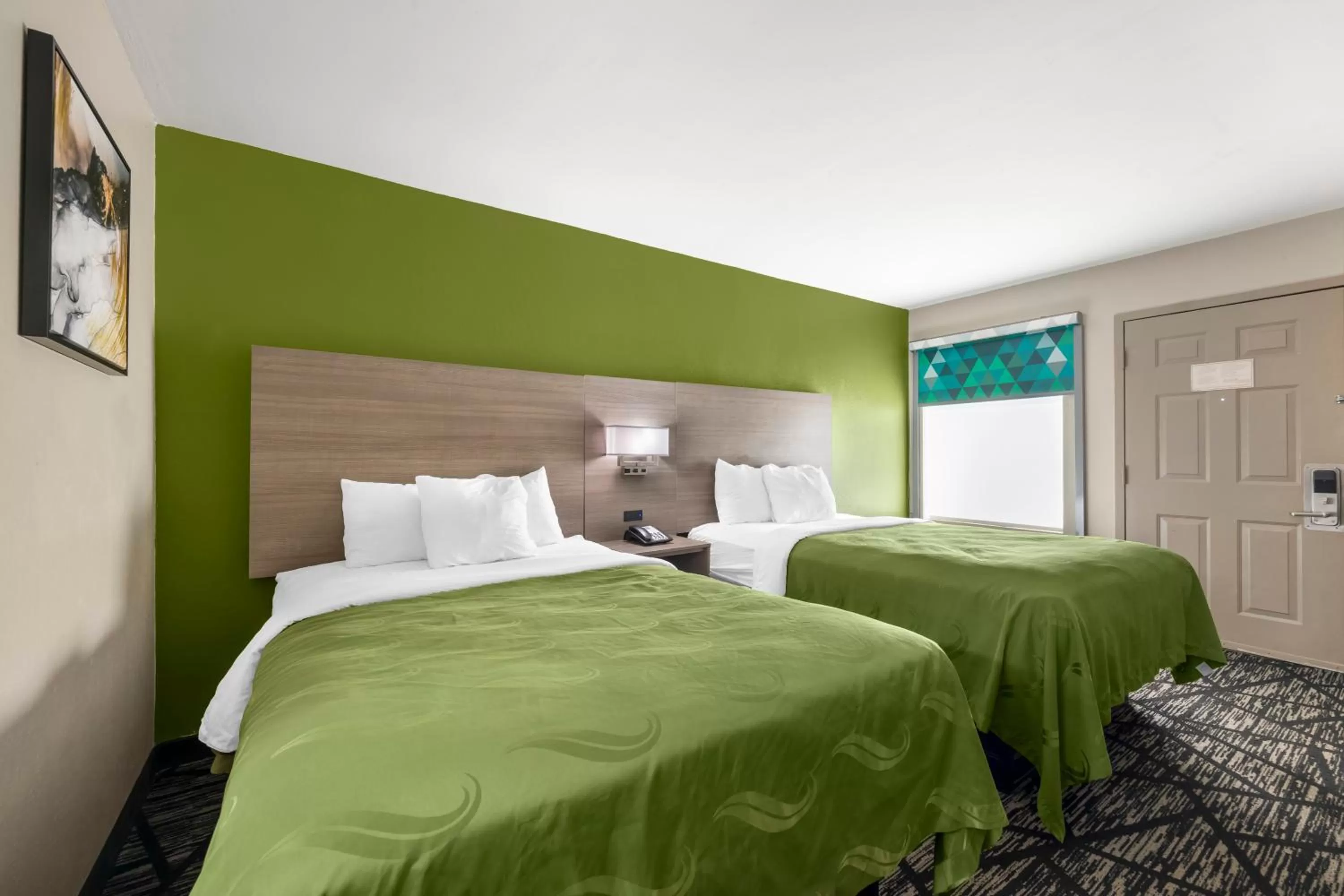 Bed in Quality Inn Jackson Northwest