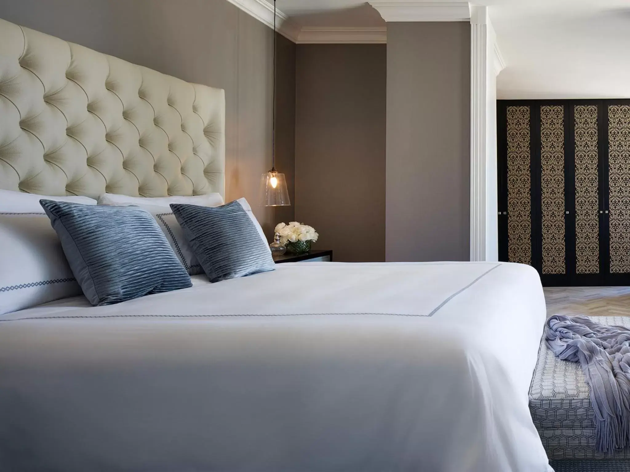 Bed in Four Seasons Hotel Sydney