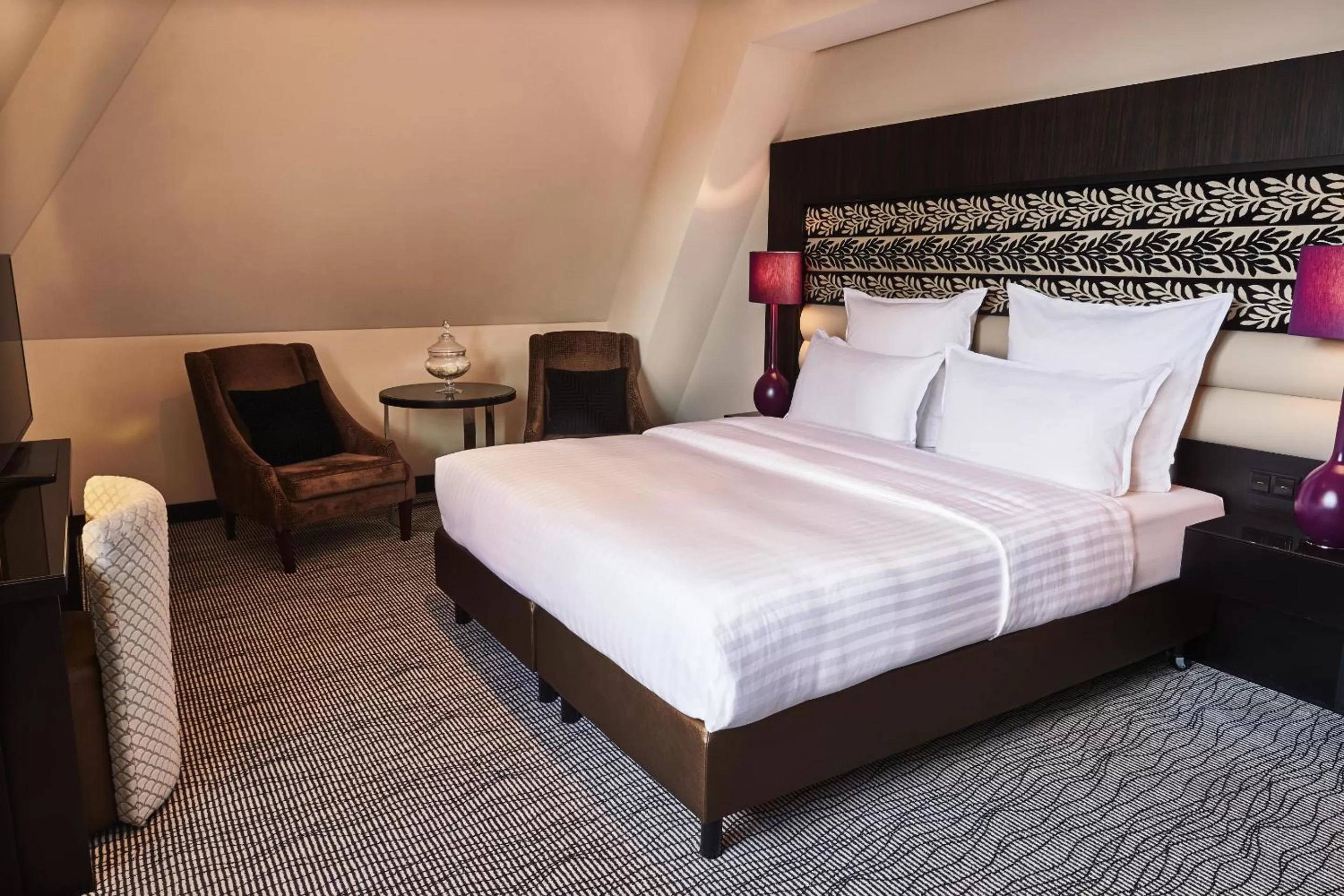 Bed in Steigenberger Icon Grandhotel Handelshof Leipzig