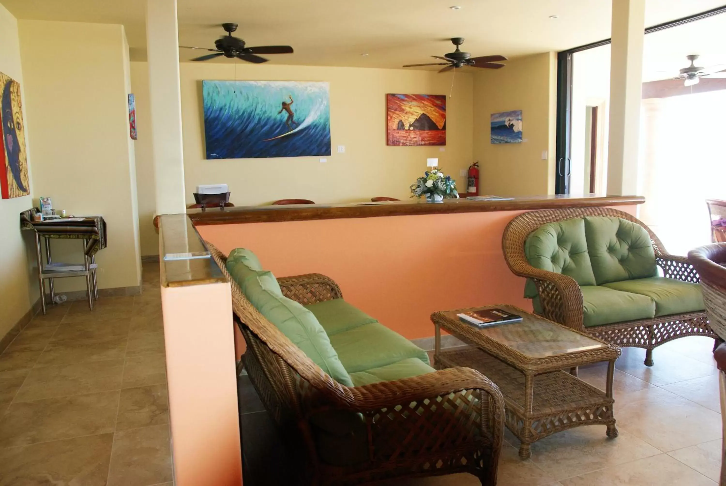 Restaurant/places to eat, Seating Area in Cerritos Beach Inn