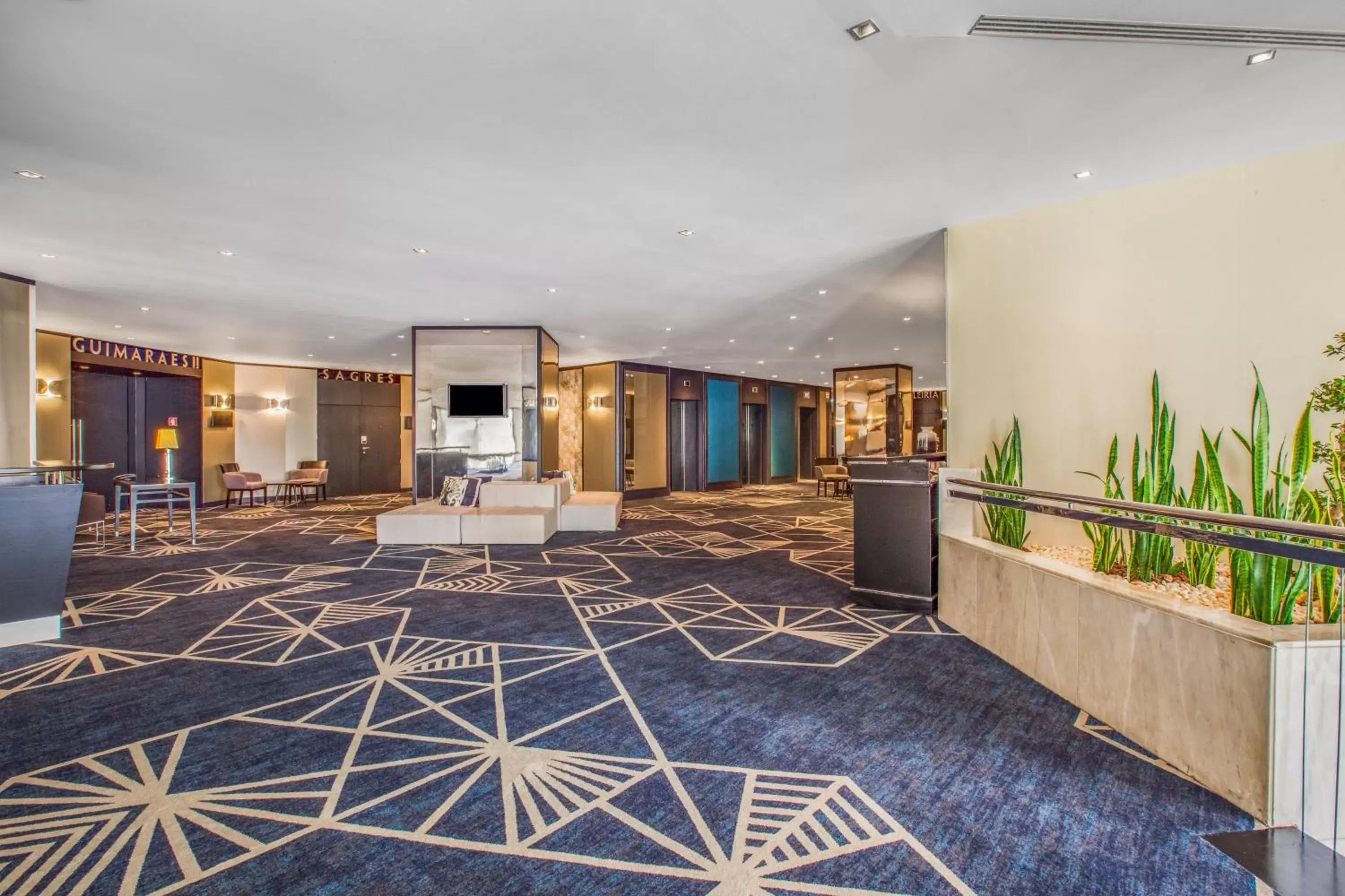 Lobby or reception in Crowne Plaza Porto, an IHG Hotel